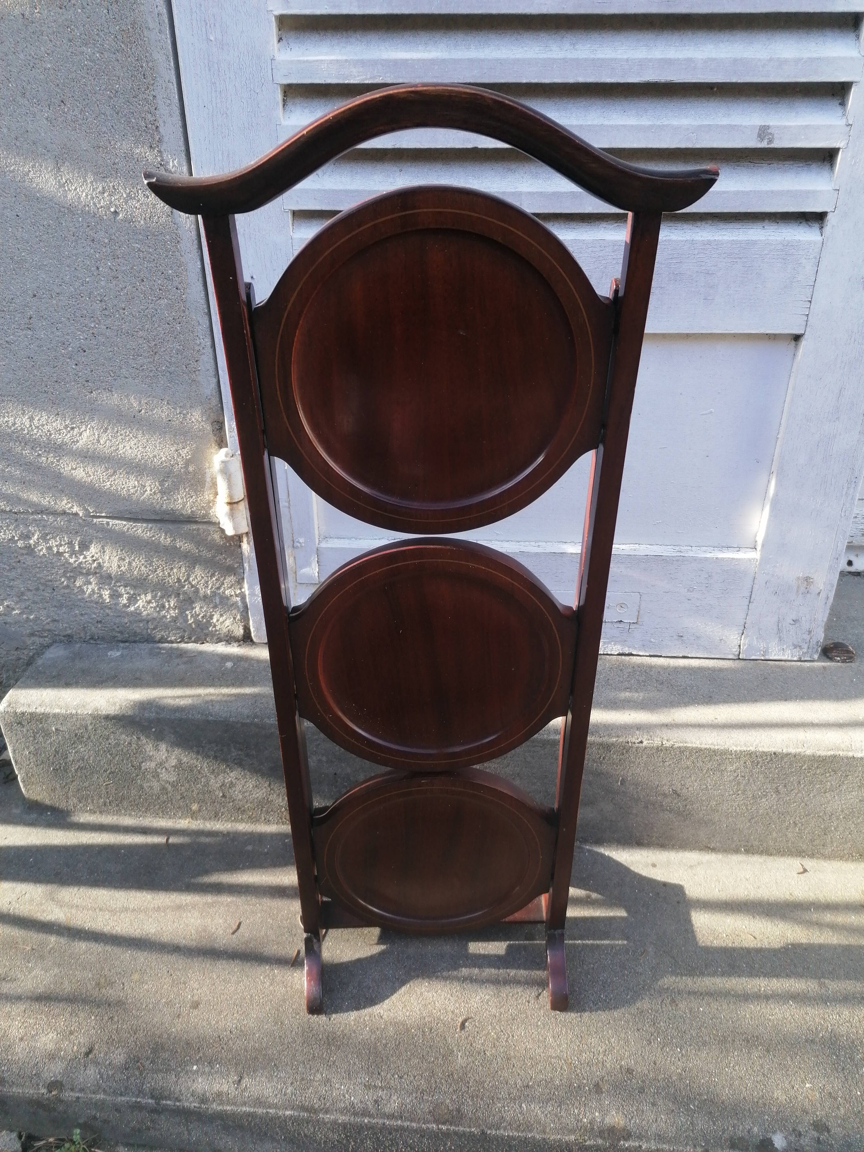 silent servant in mahogany