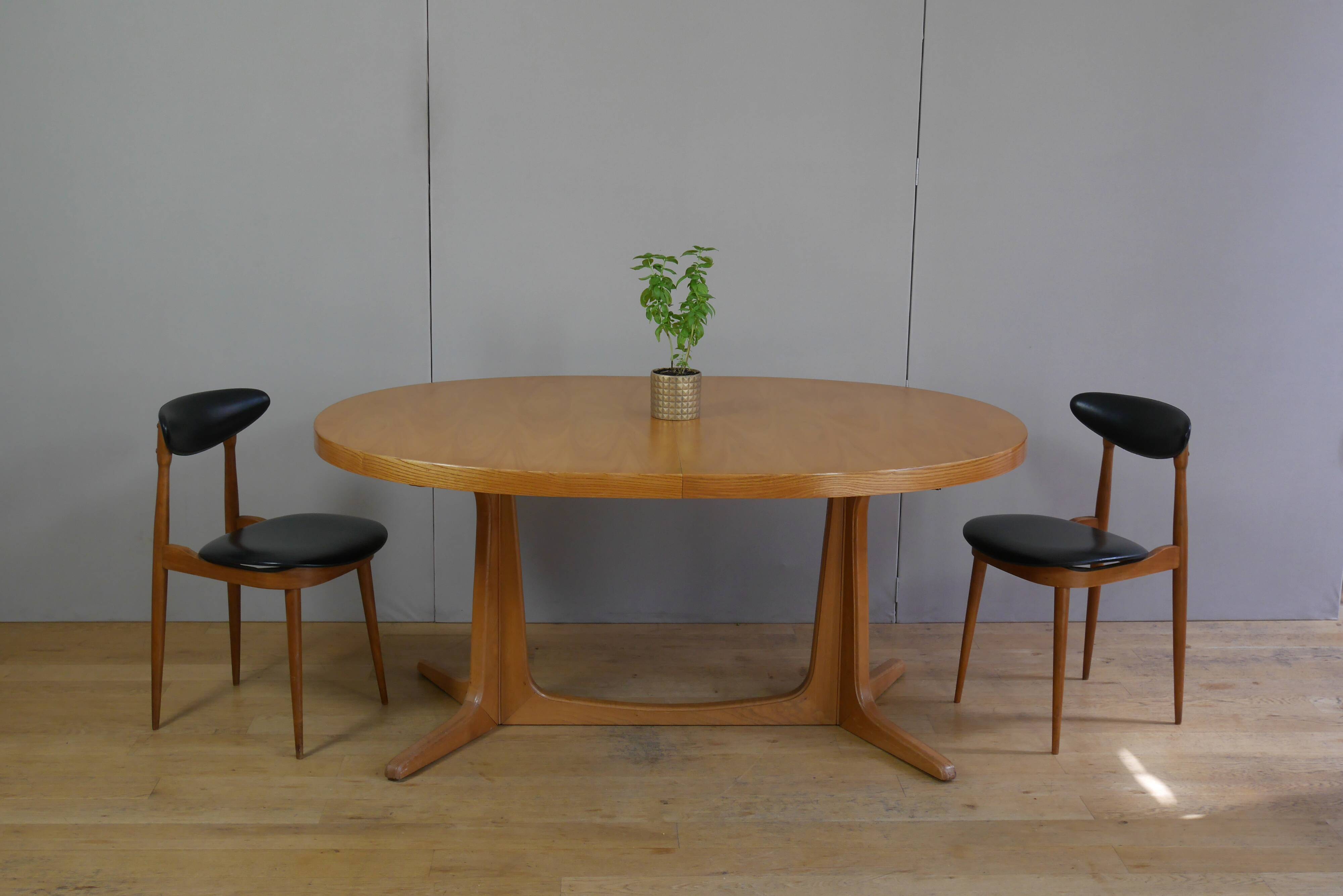 Oval table with 2 extensions baumann vintage central foot