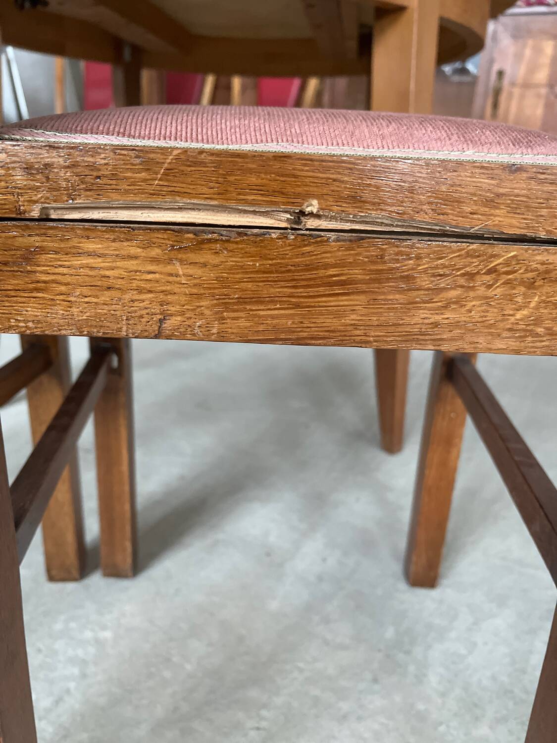 Pair of carved wooden chairs with pink velvet seat ART DECO