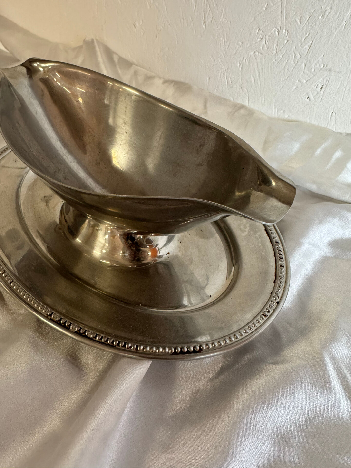 Metal sauceboat