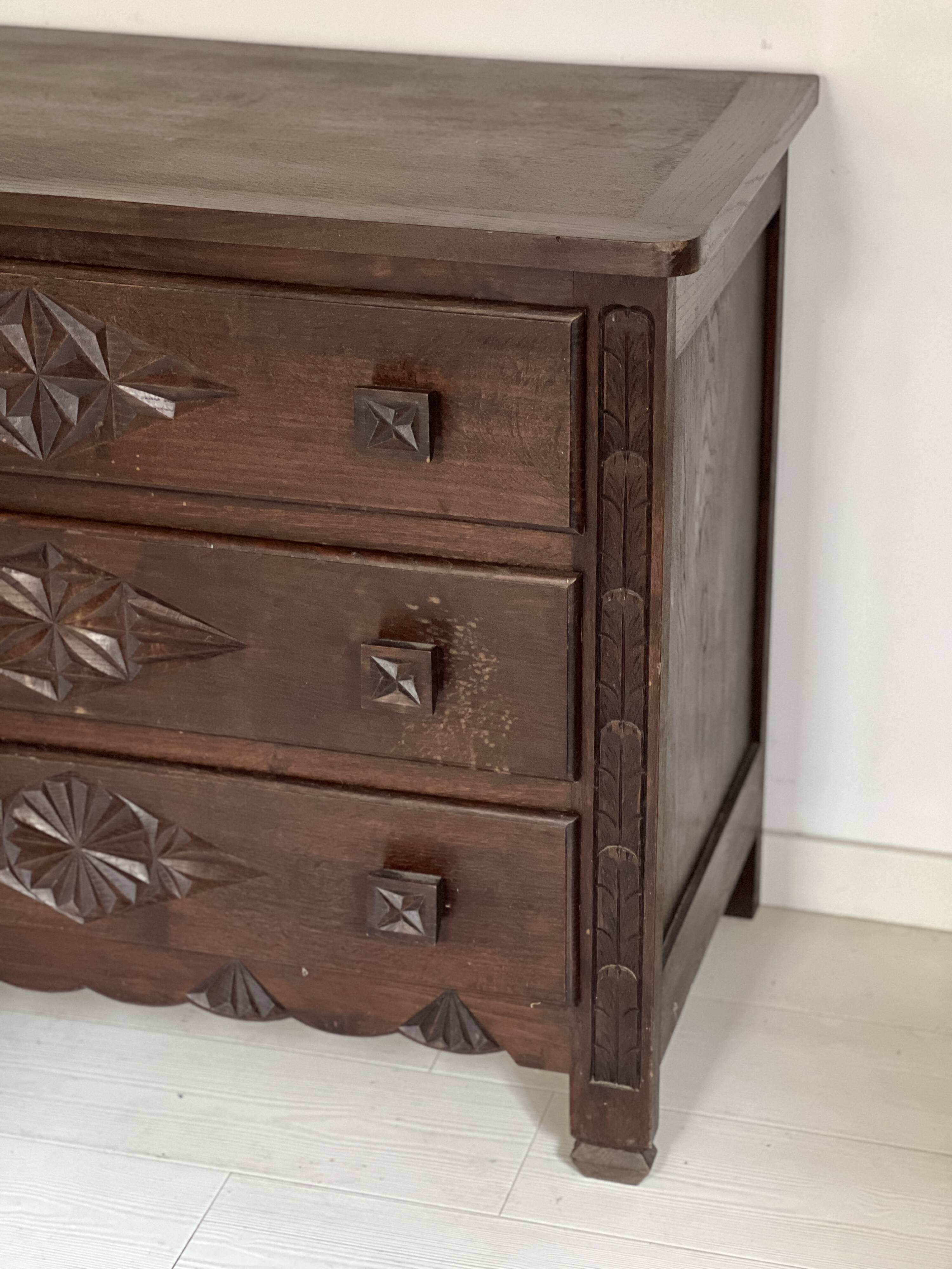 Commode Basque