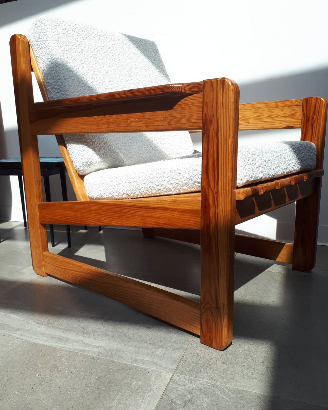 Vintage armchair in solid pine 70s