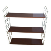 Tomado or String shelf in gold metal and lacquered metal with wood effect.
