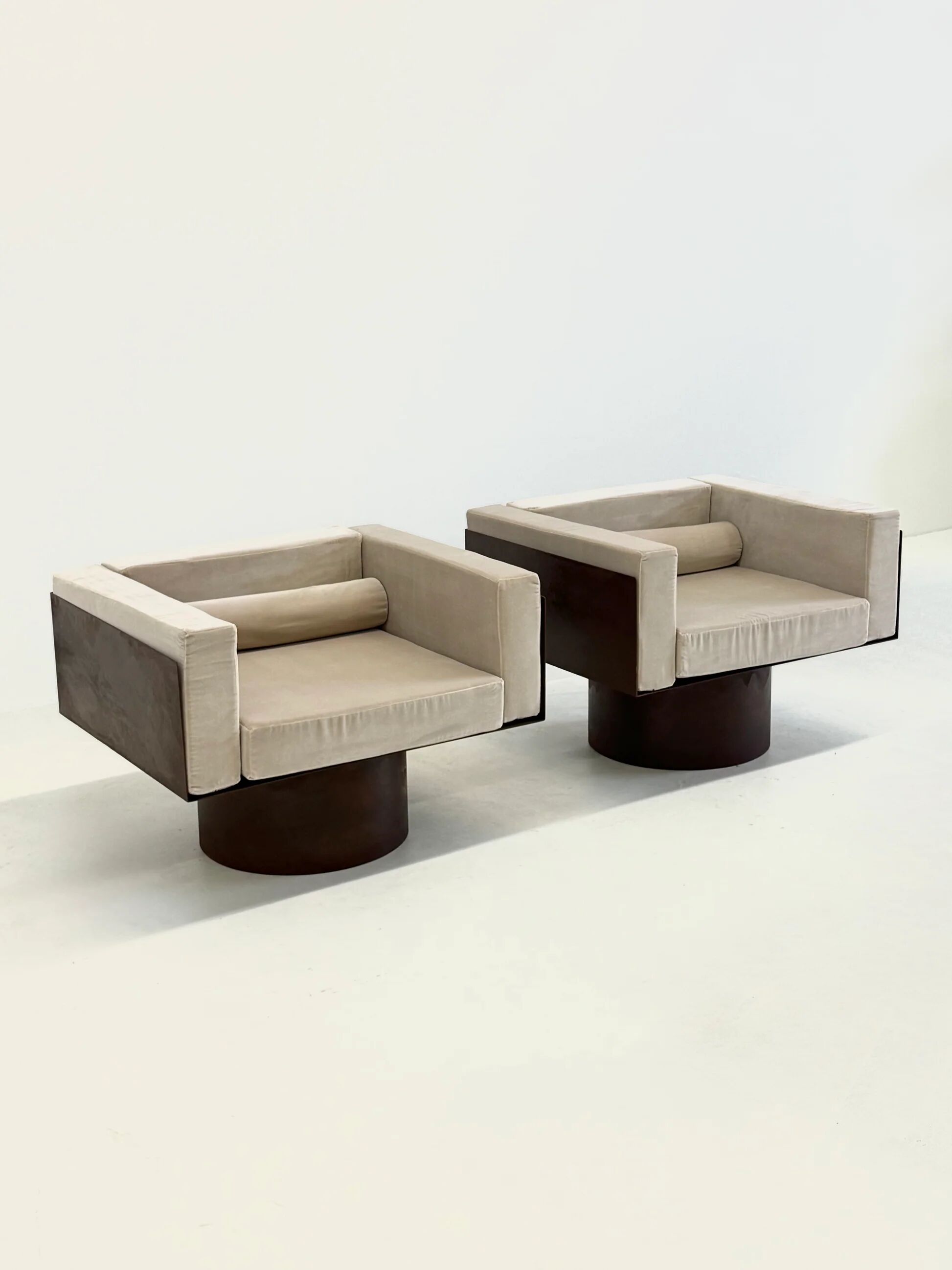 Ensemble de 2 chaises longues sculpturales en métal italien