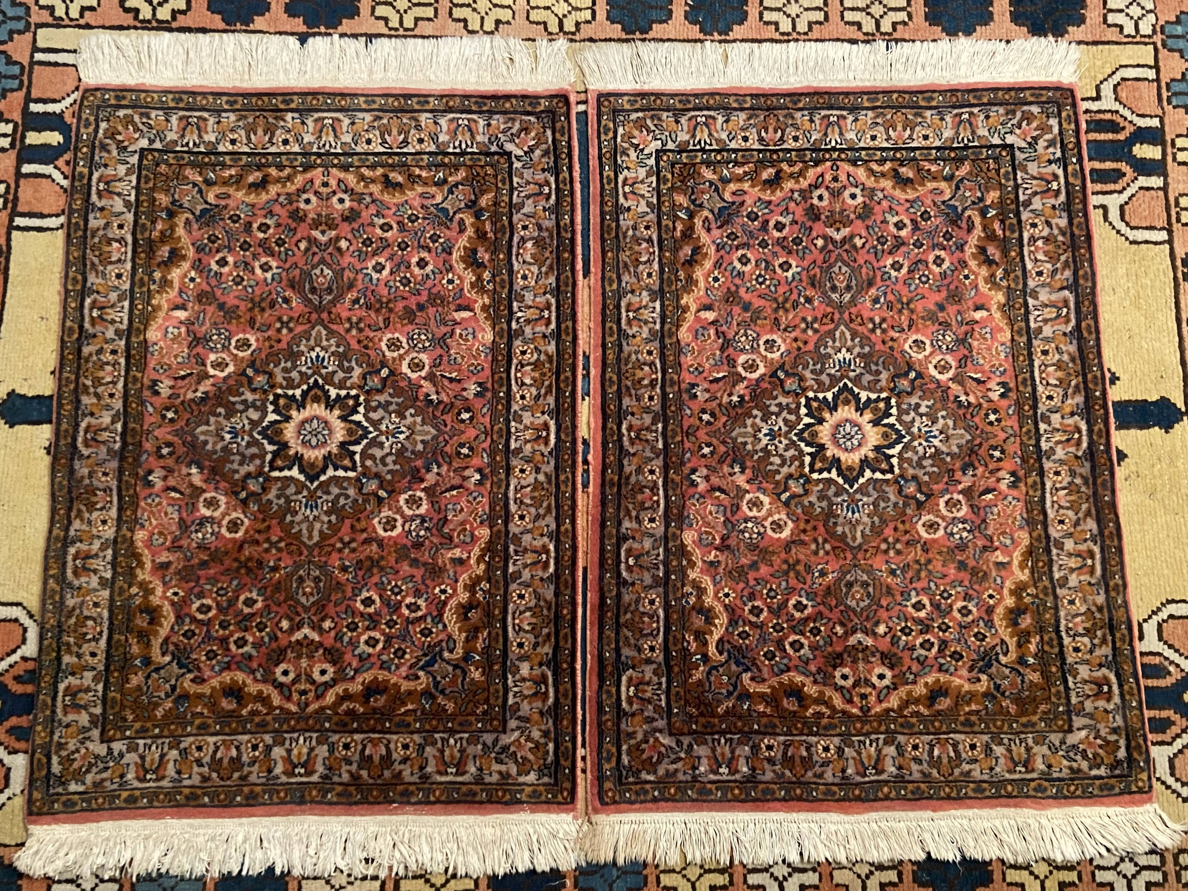 Paire de tapis persan Ghoum en laine 102x65cm