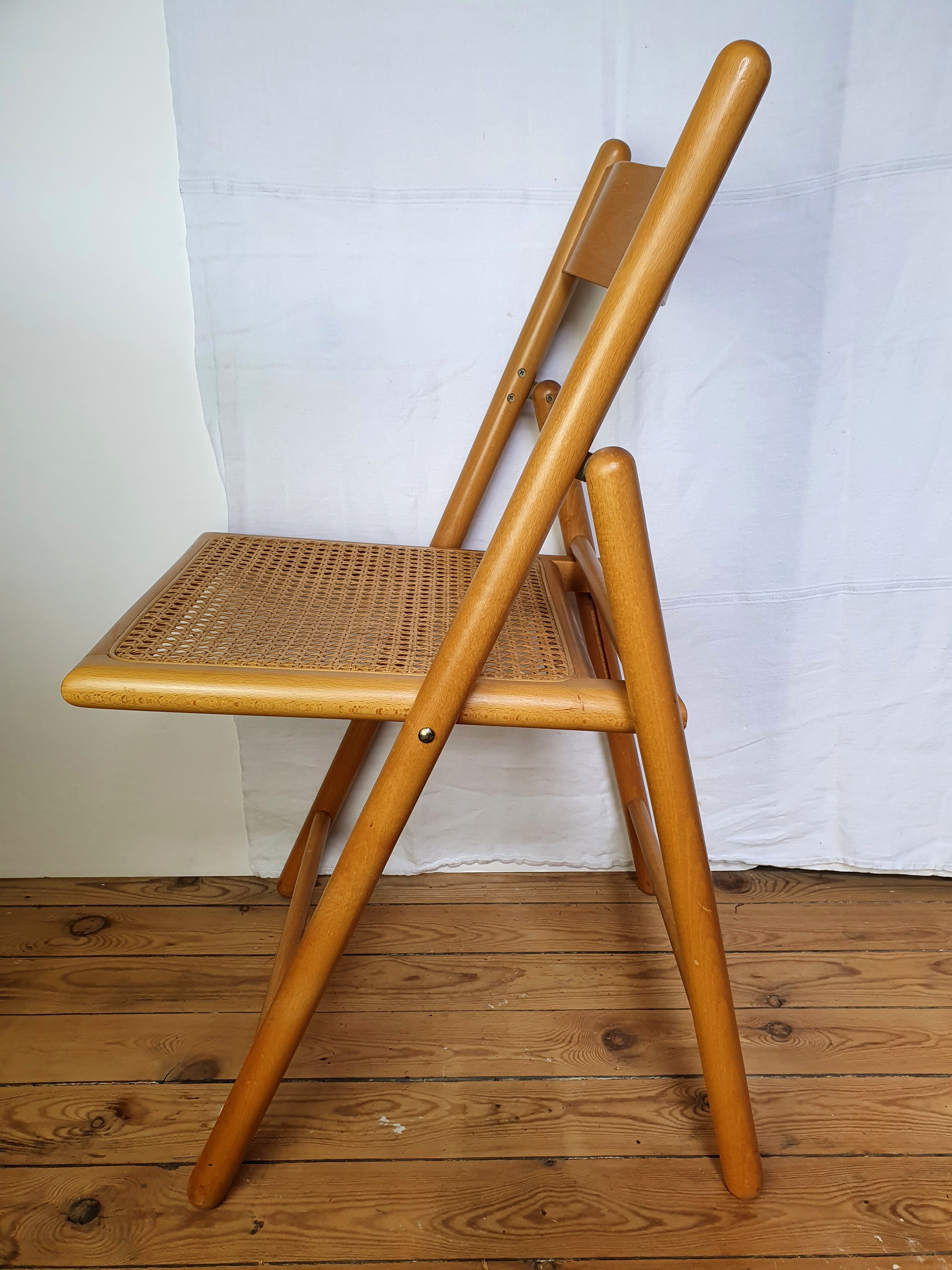 Chaise pliante cannée
