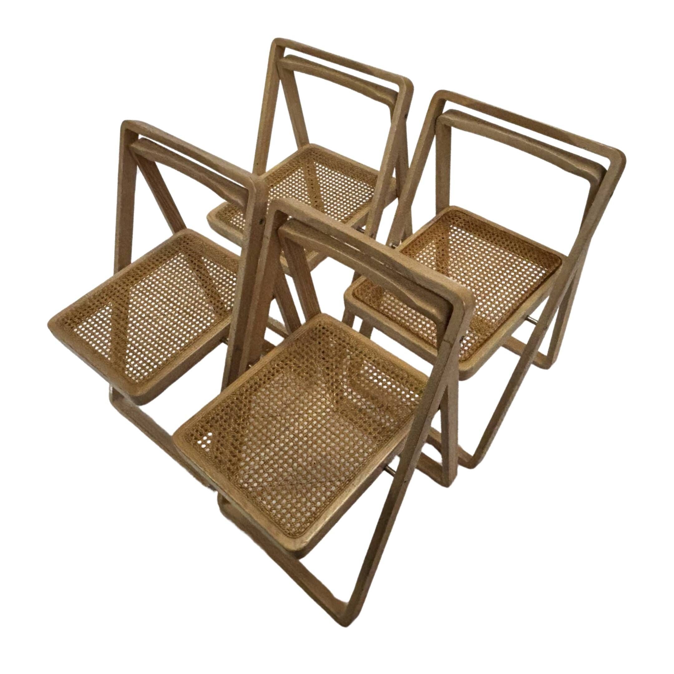 Ensemble vintage de 4 chaises pliantes, design en sangle et bois, années 1970
