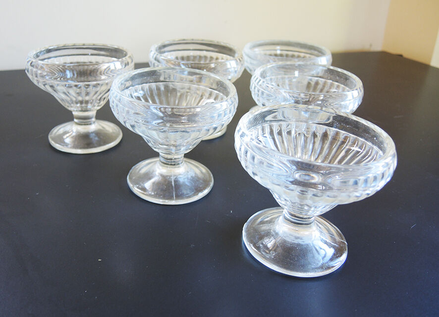 6 old bistrot style glass cups in moulded glass