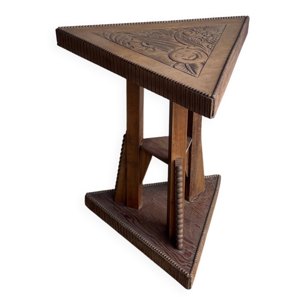 Triangular side table in carved wood, Art Nouveau, France, circa 1915.