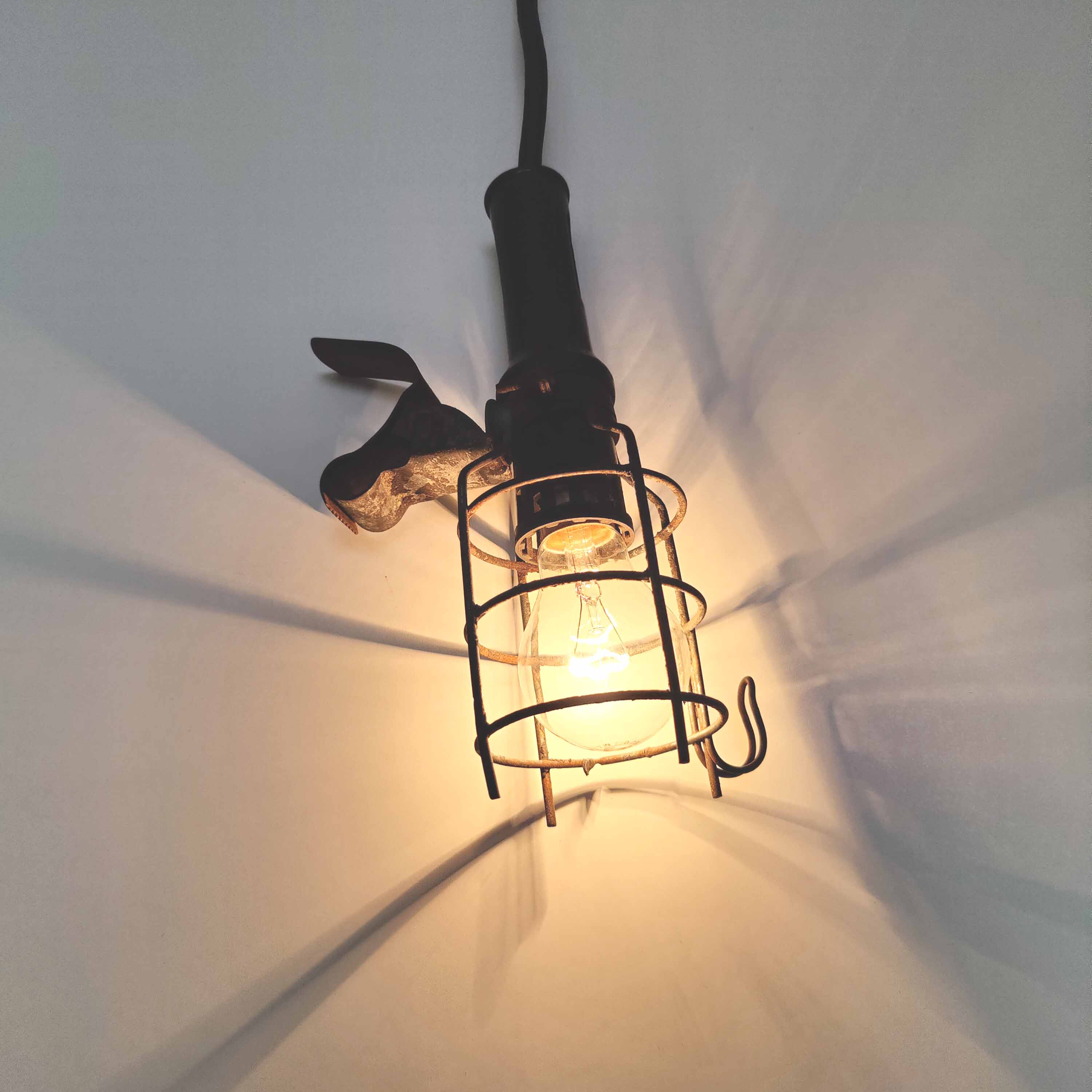 Lampe baladeuse noire d’atelier industrielle Atrow