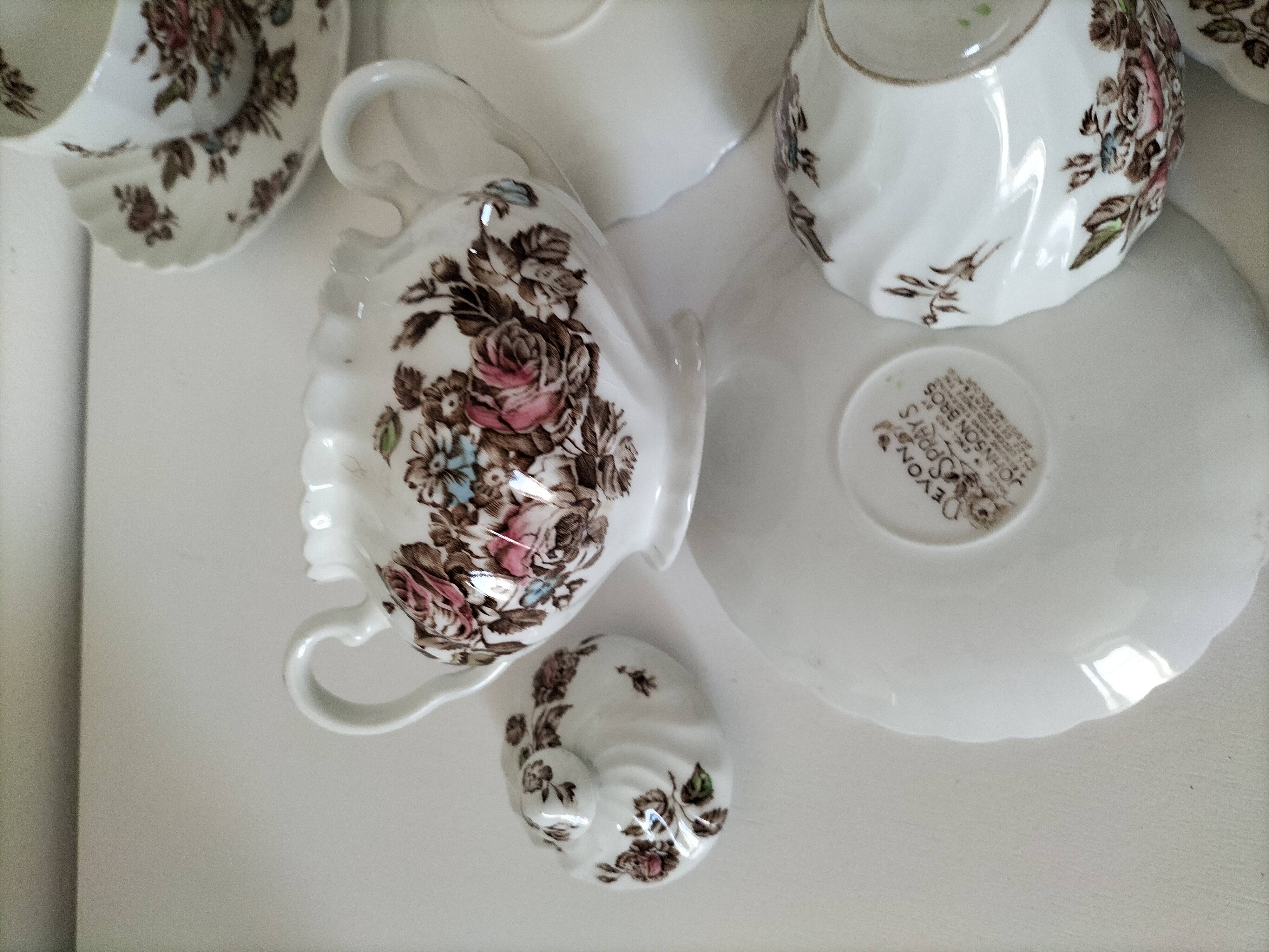 Vintage Johnson Brothers “Devon Sprays” Set