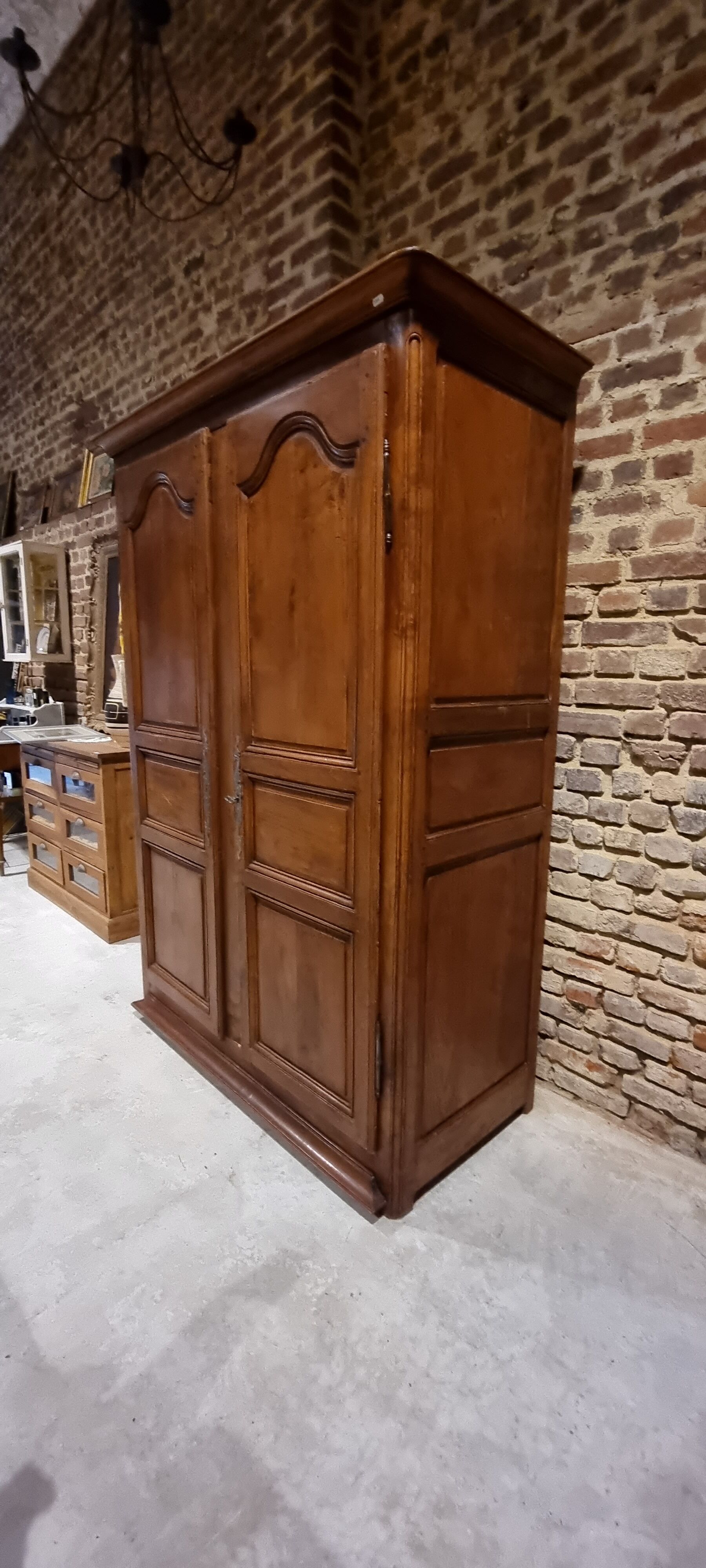 Wardrobe in solid wood