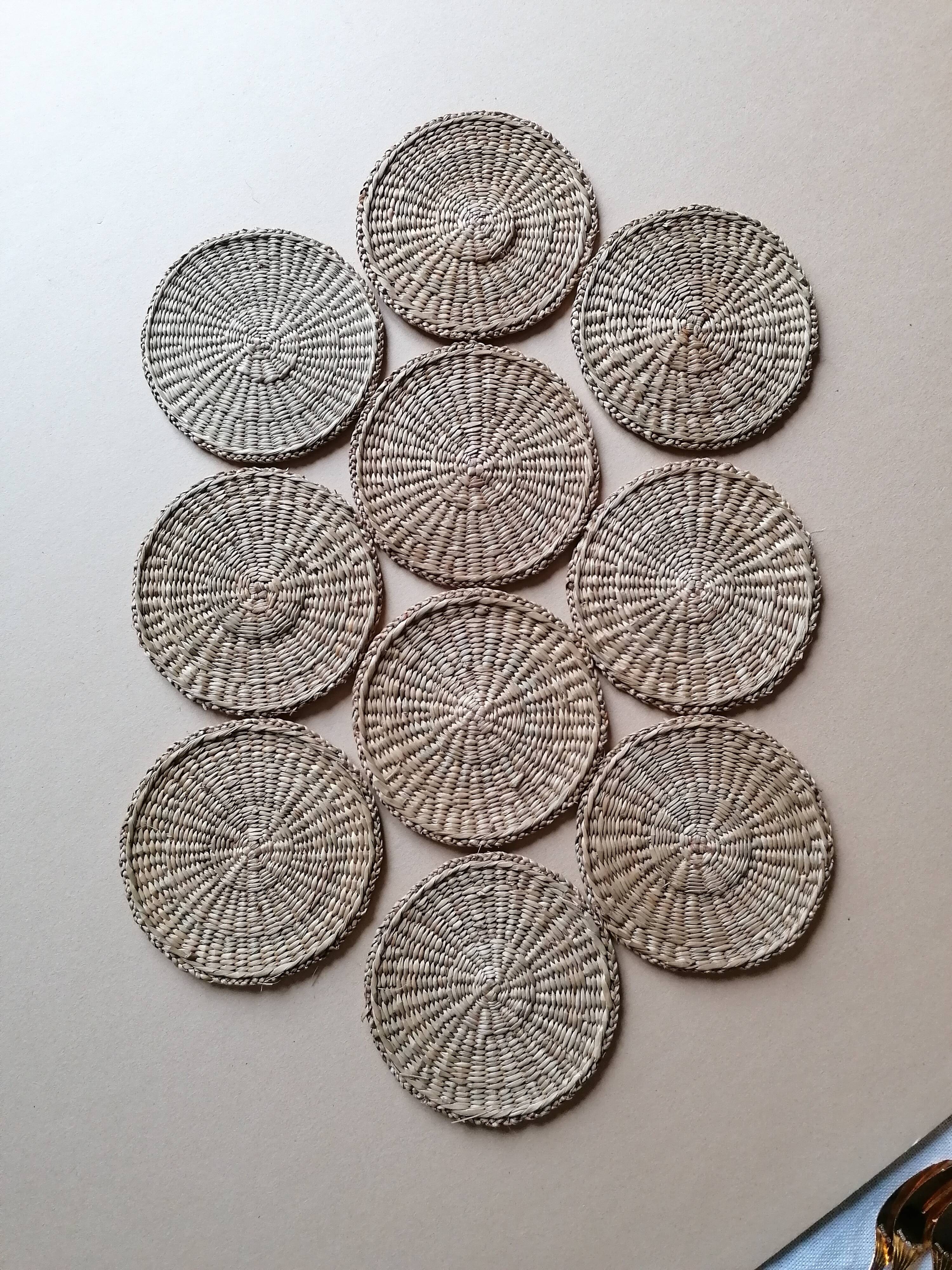 Set of 10 rattan coasters and its box