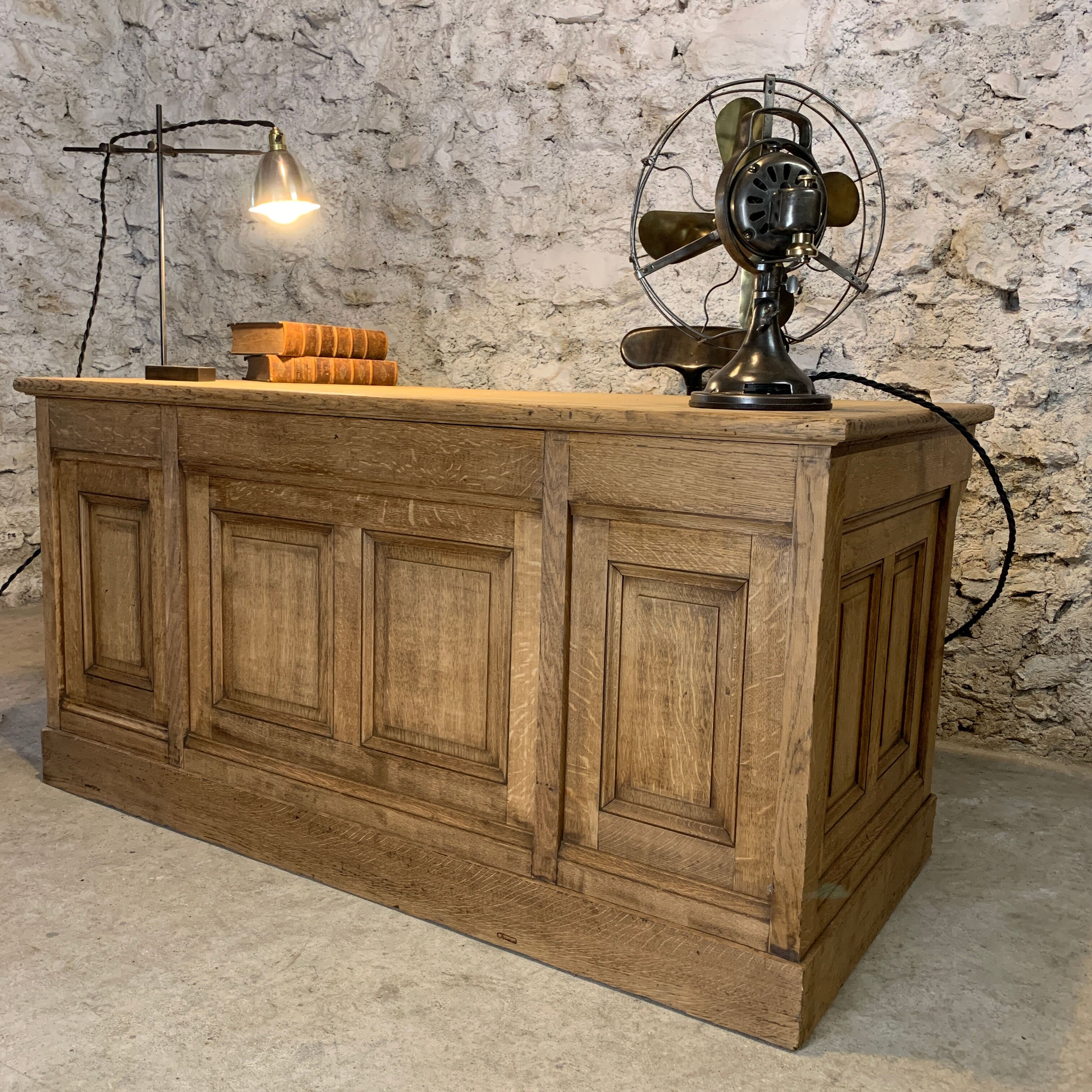 Former oak desk of the BNF