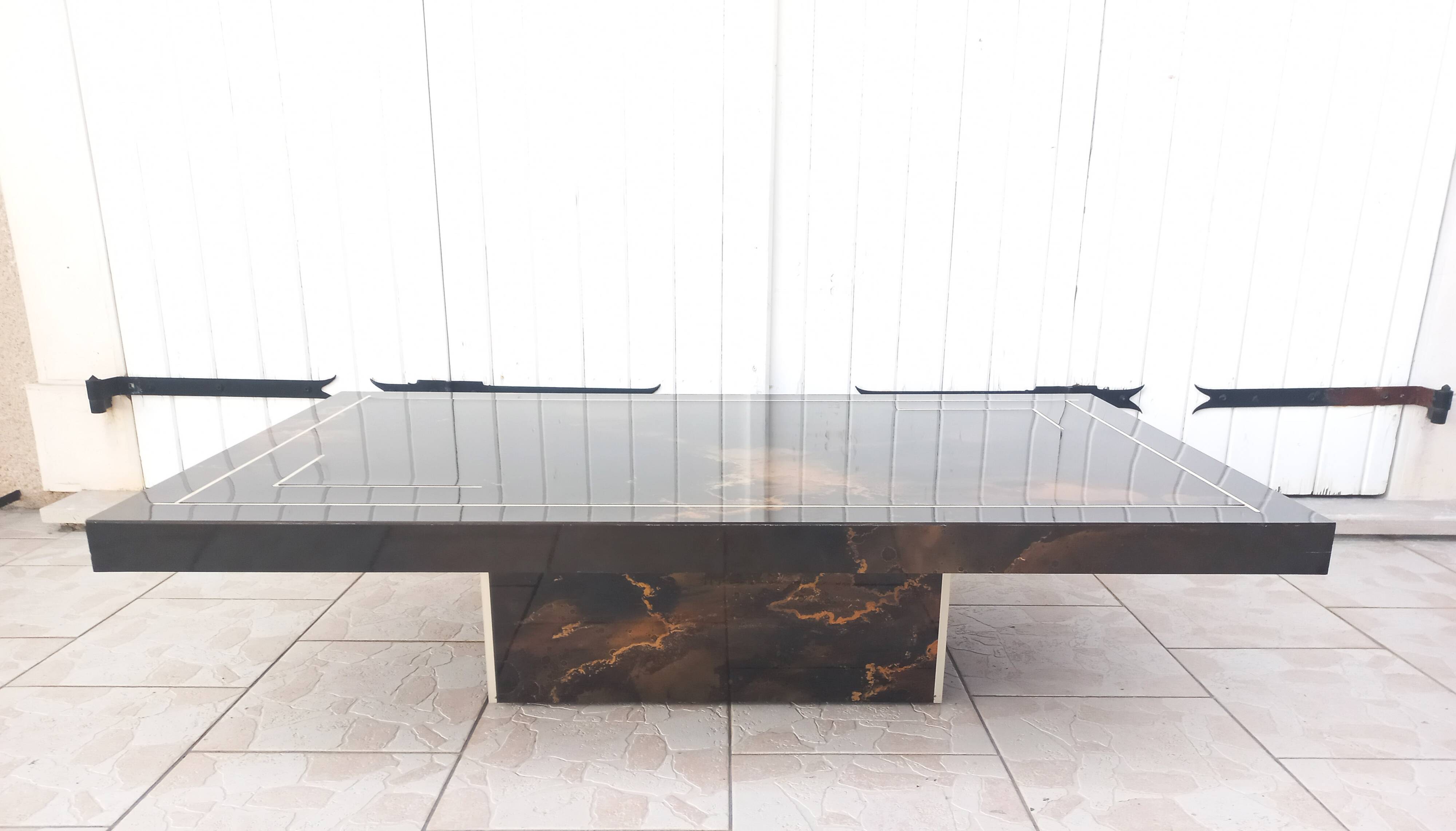 Table basse laquée à décor solaire
