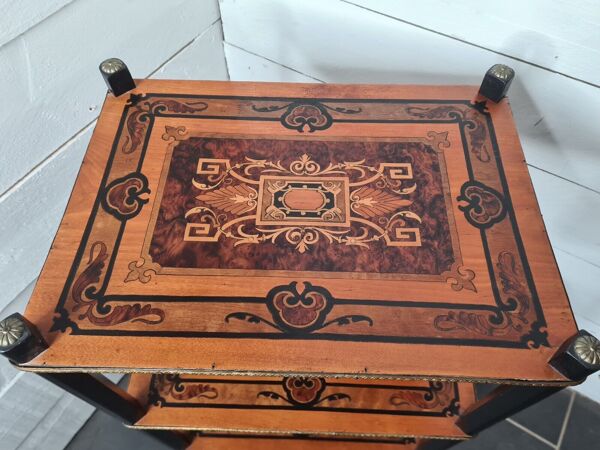 Table d'appoint en marqueterie style Napoleon lll