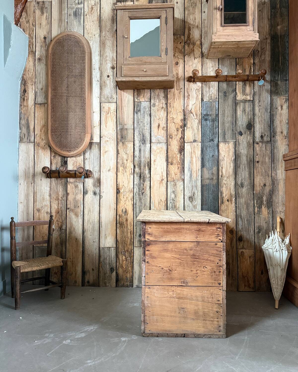 Old raw wood chest (renovated)