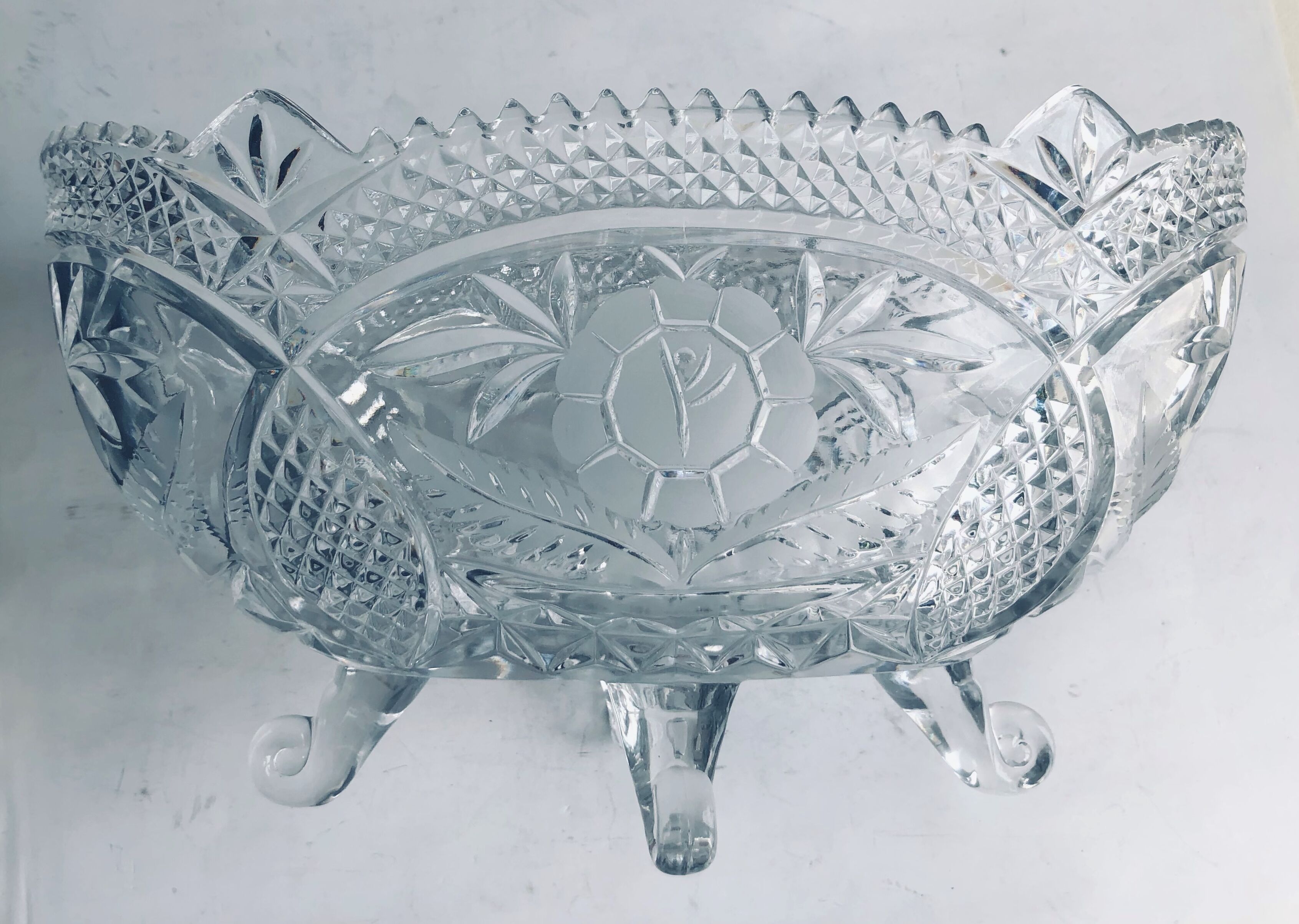 Large cut in cut crystal