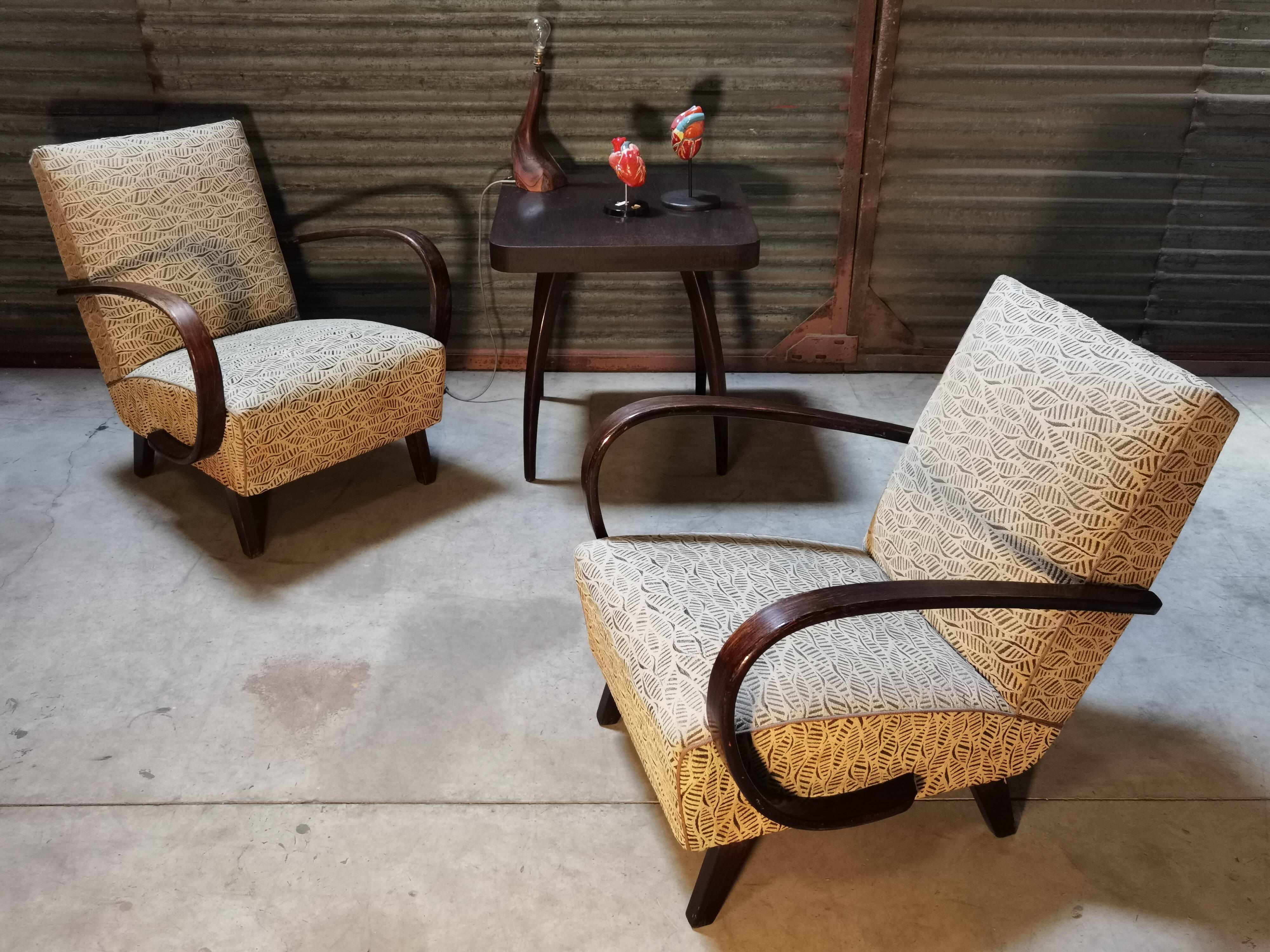 Paire de fauteuils H410 par Jindřich Halabala