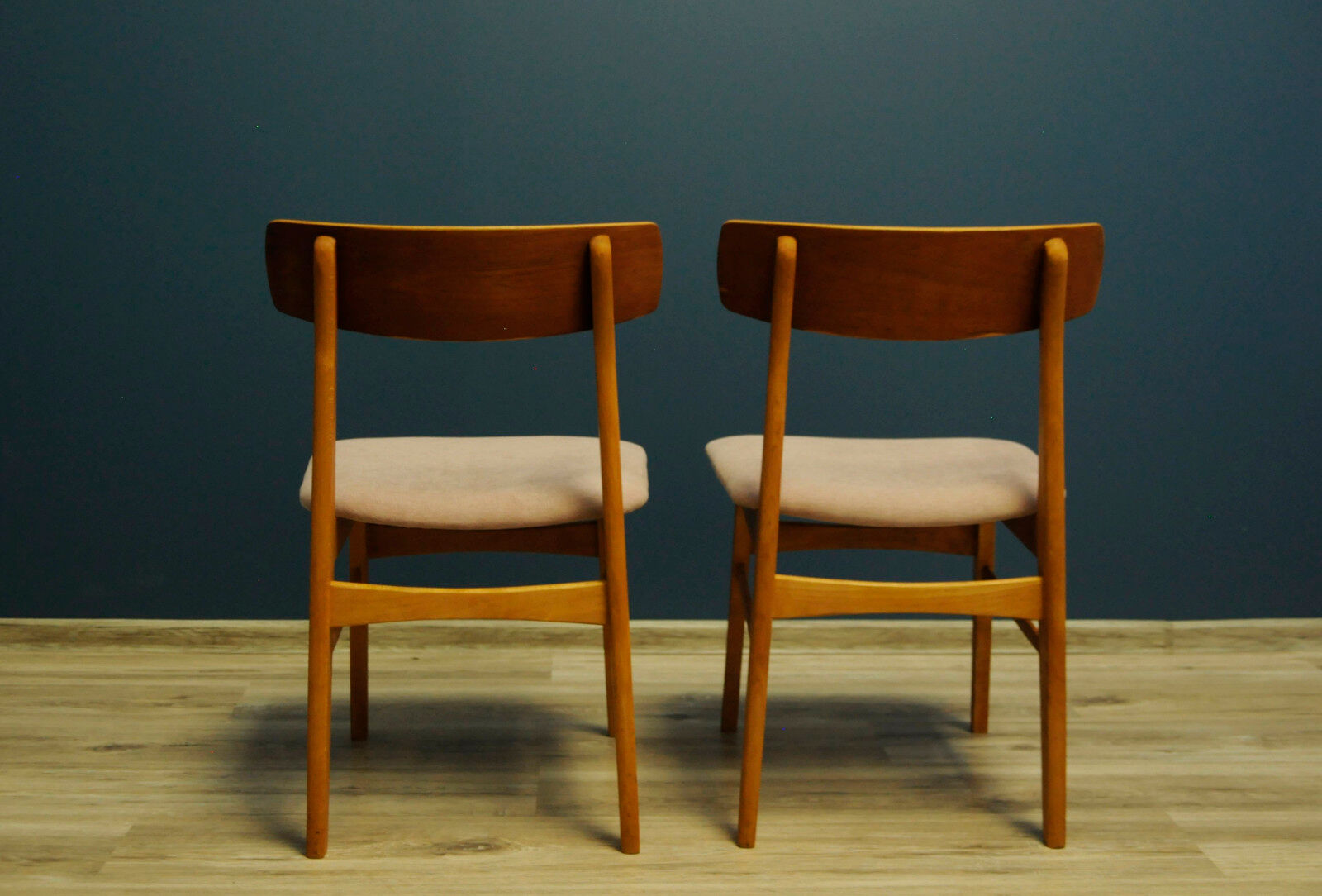 Set of 2 vintage chairs