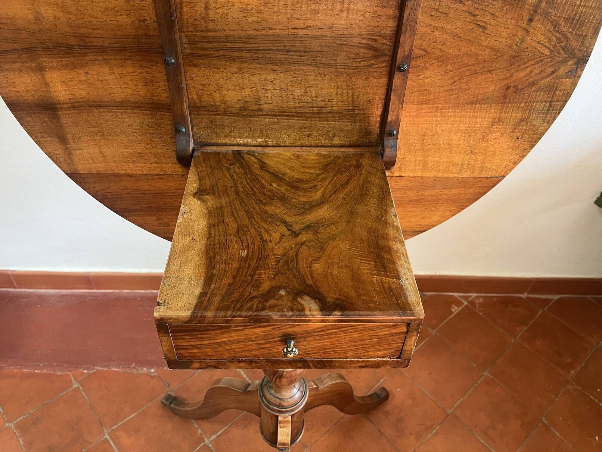 Antique guéridon with a tilting top and drawer, Louis Philippe style.