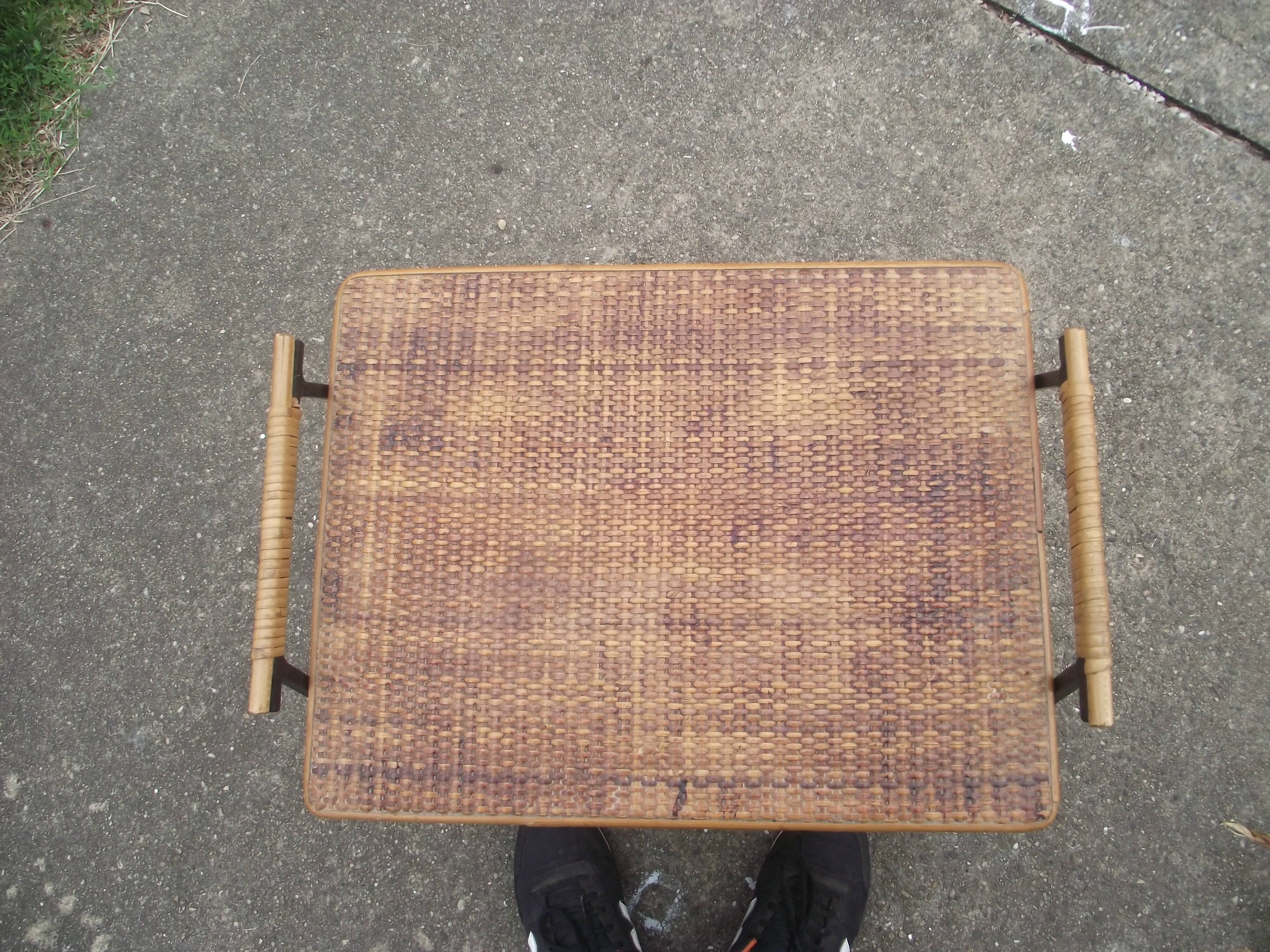 Table d 'appoint en rotin années 50
