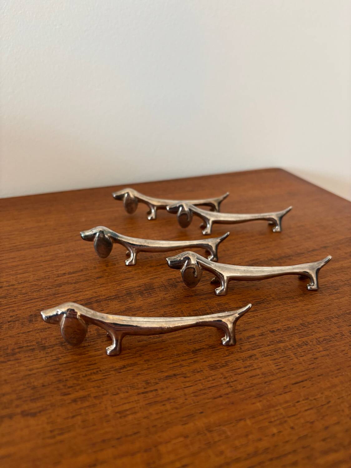 Set of 5 vintage dachshund knife rests – Metal dog knife rests