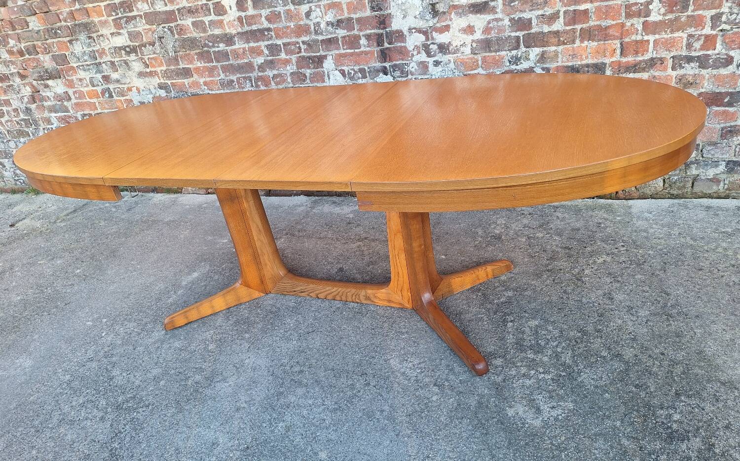 Large vintage extendable oval Baumann table, antique furniture for 6/12 covers.