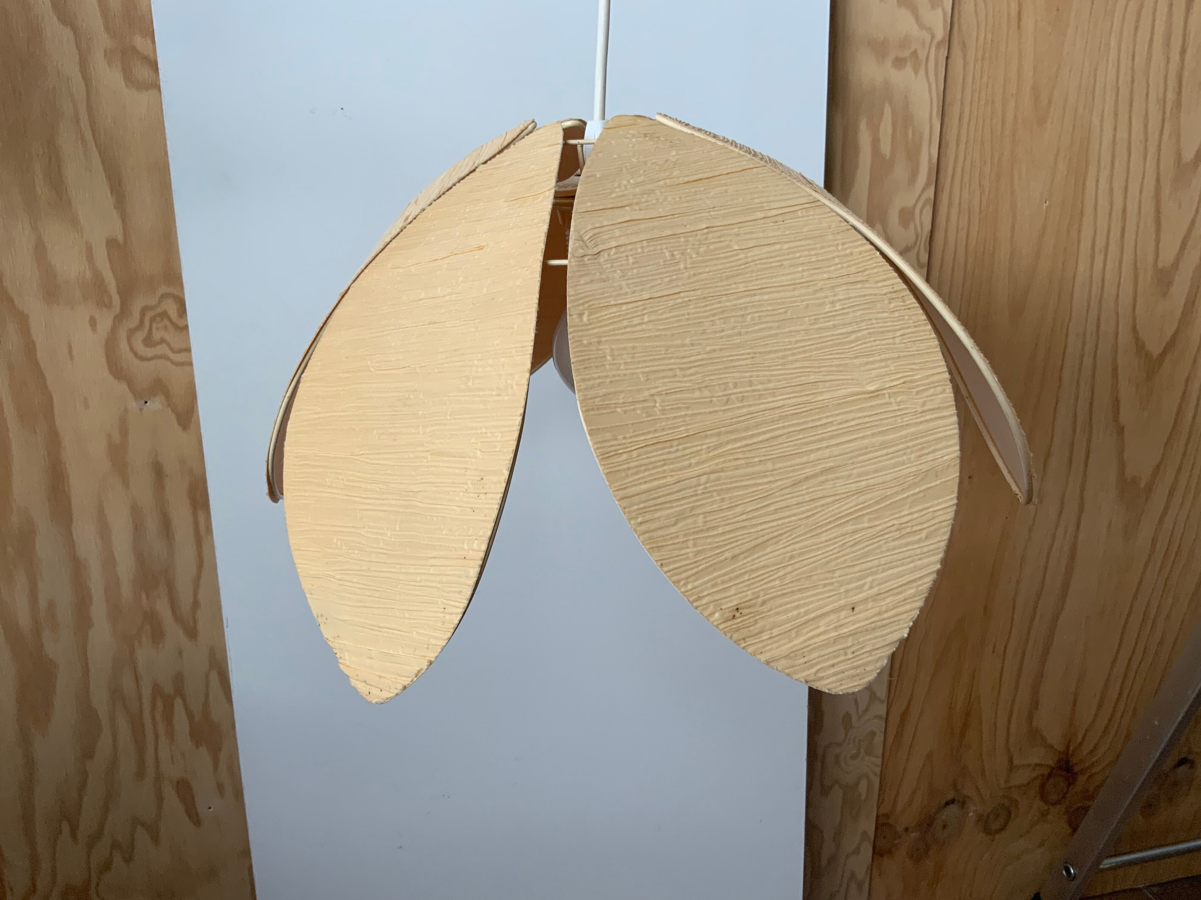 Vintage flower suspension