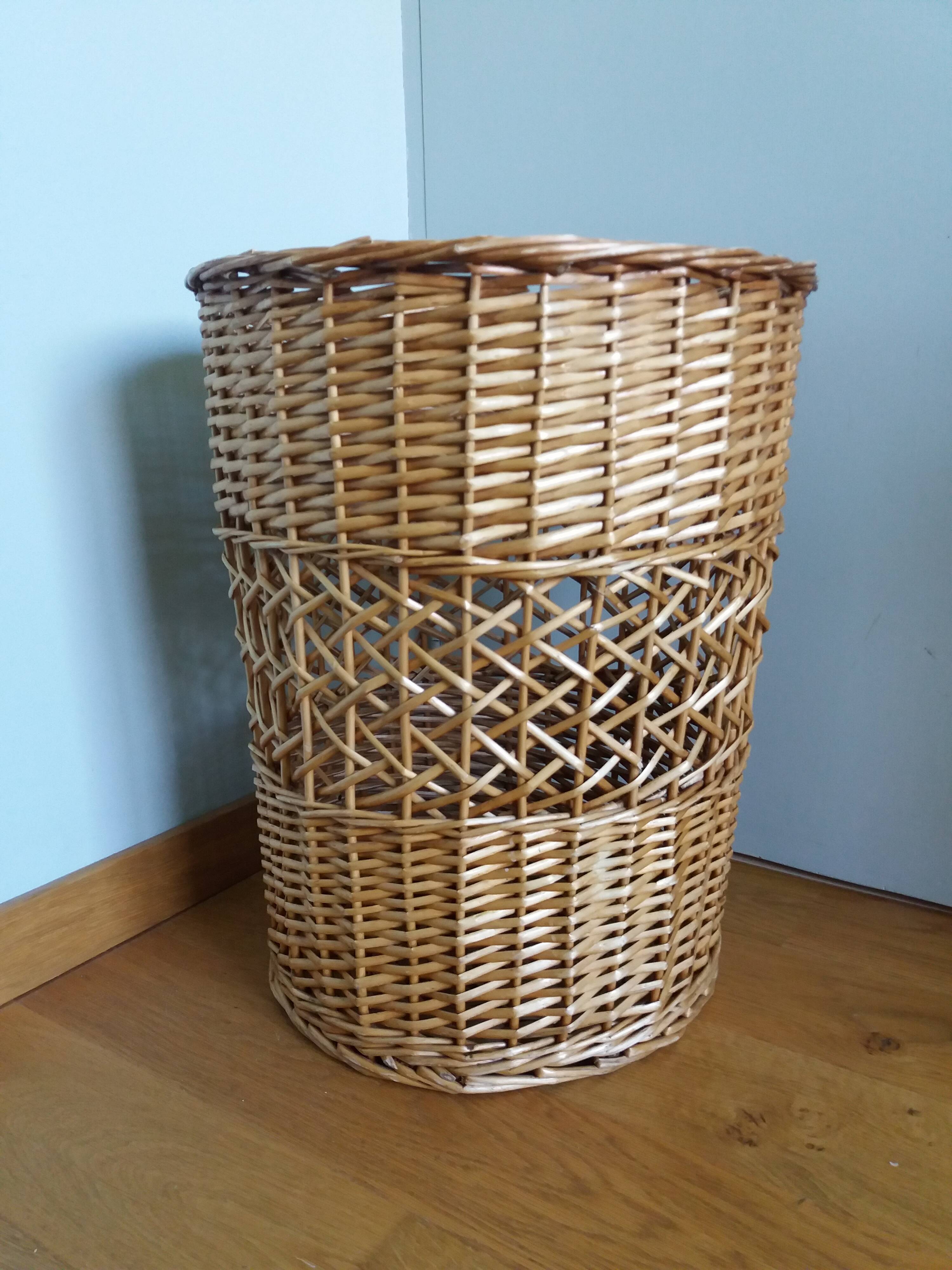 Wicker laundry basket