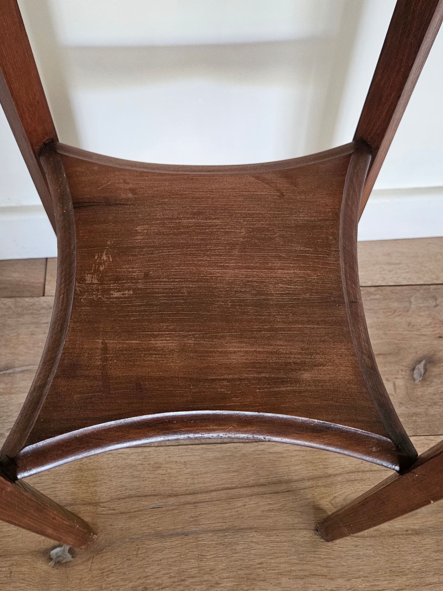 High plant stand in carved wood and Art Nouveau marble.