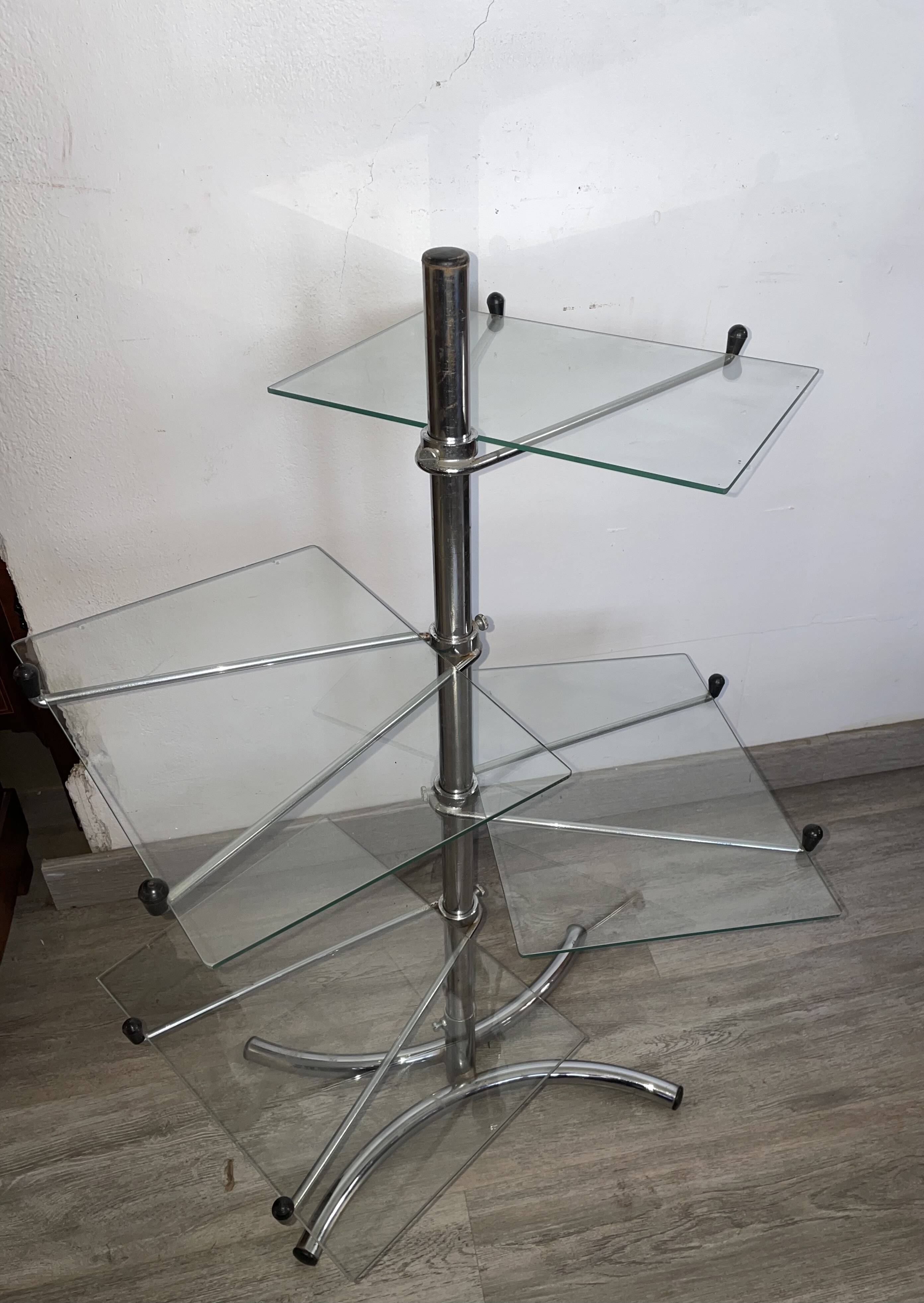 Four-tier rotating shelf in chrome metal