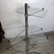 Étagère à quatre plateau orientable en métal chromé