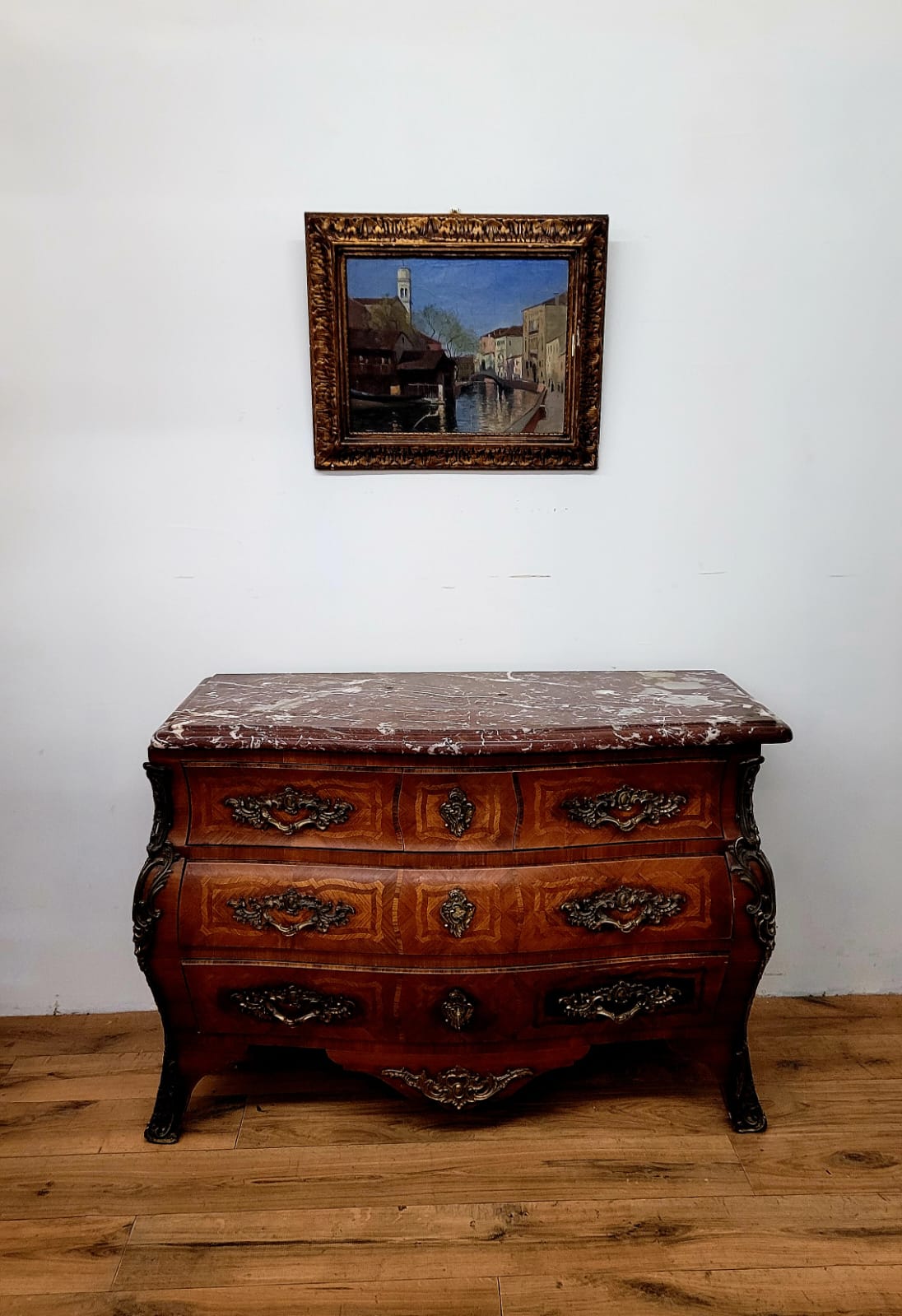 Commode galbée louis XV