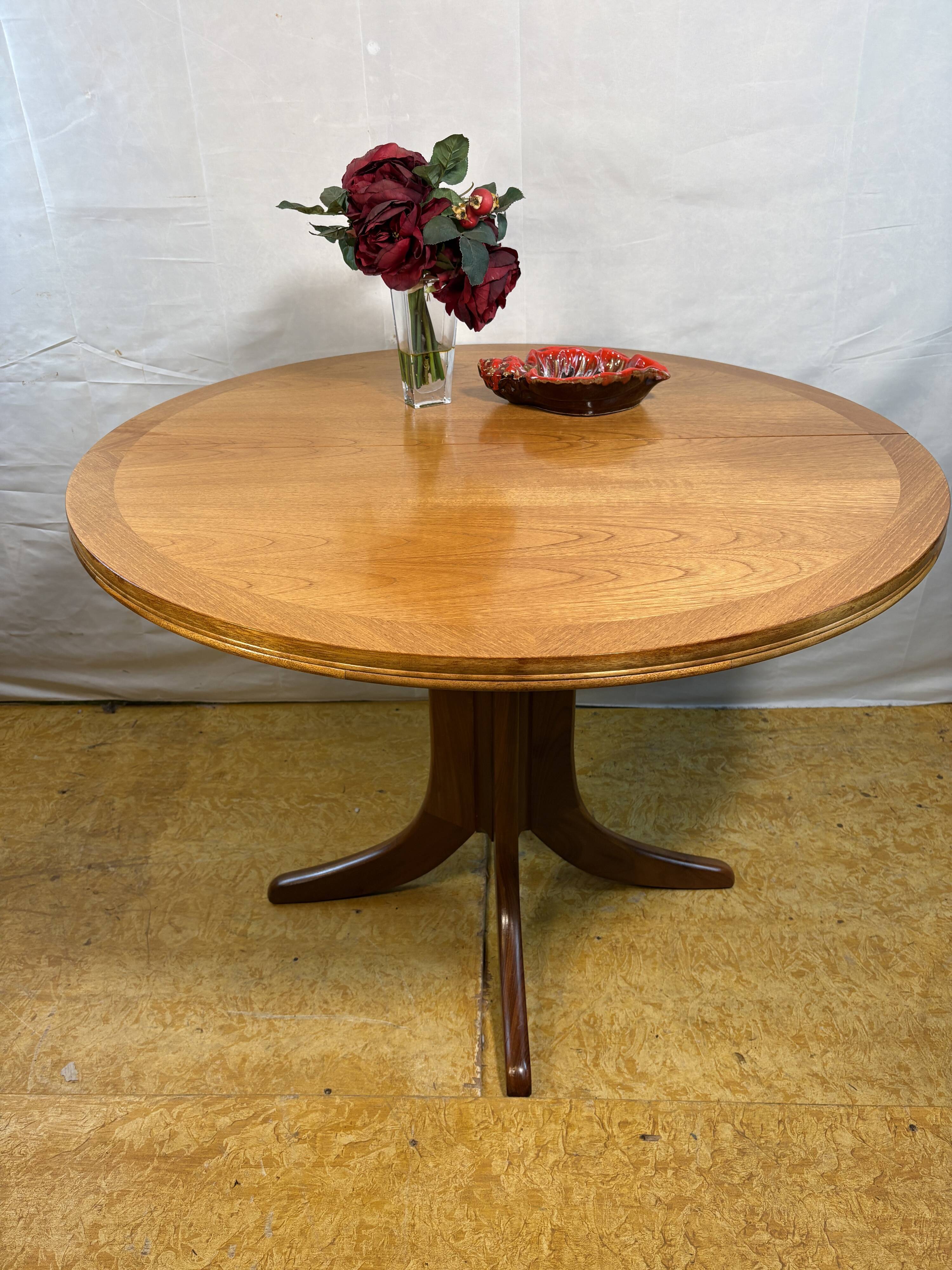 Mid-Century Retro Vintage Teak Extending Round Dining Table by Parker Knoll