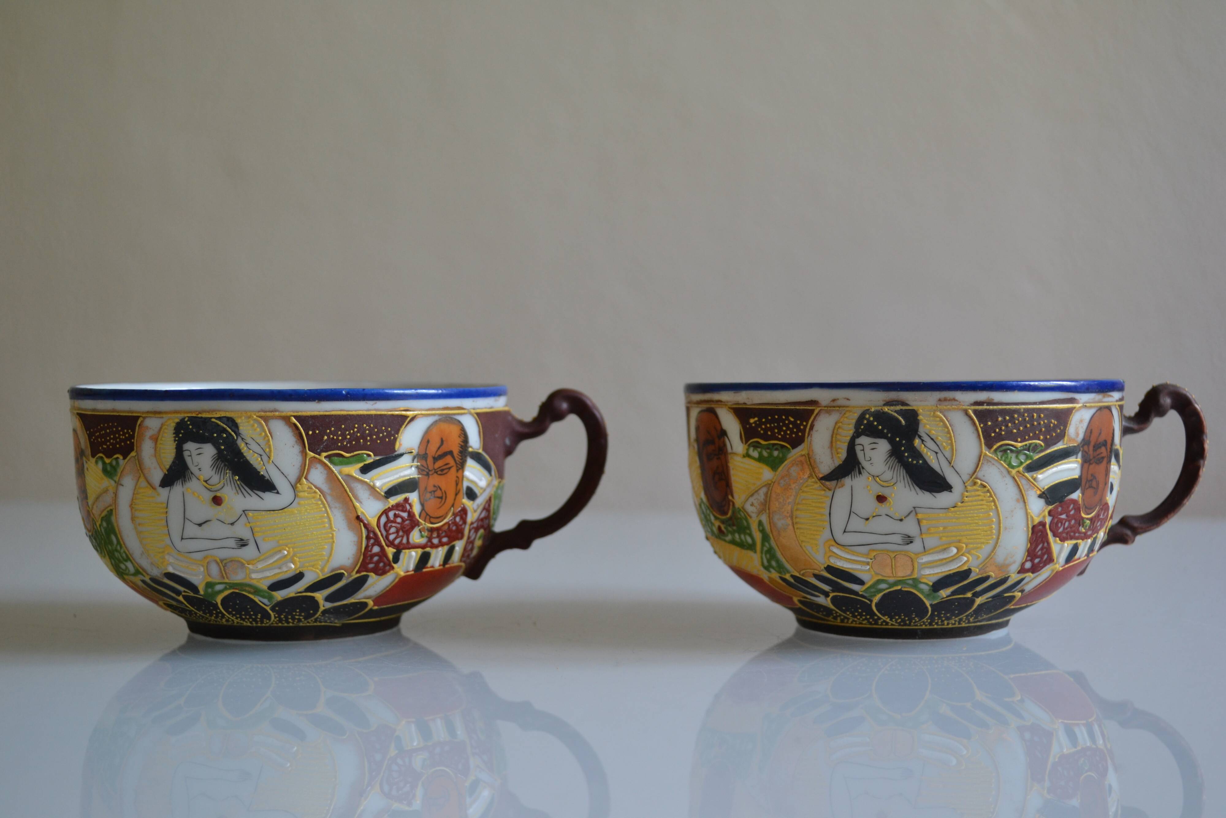 2 grandes tasses à thé en porcelaine de Satsuma Japon