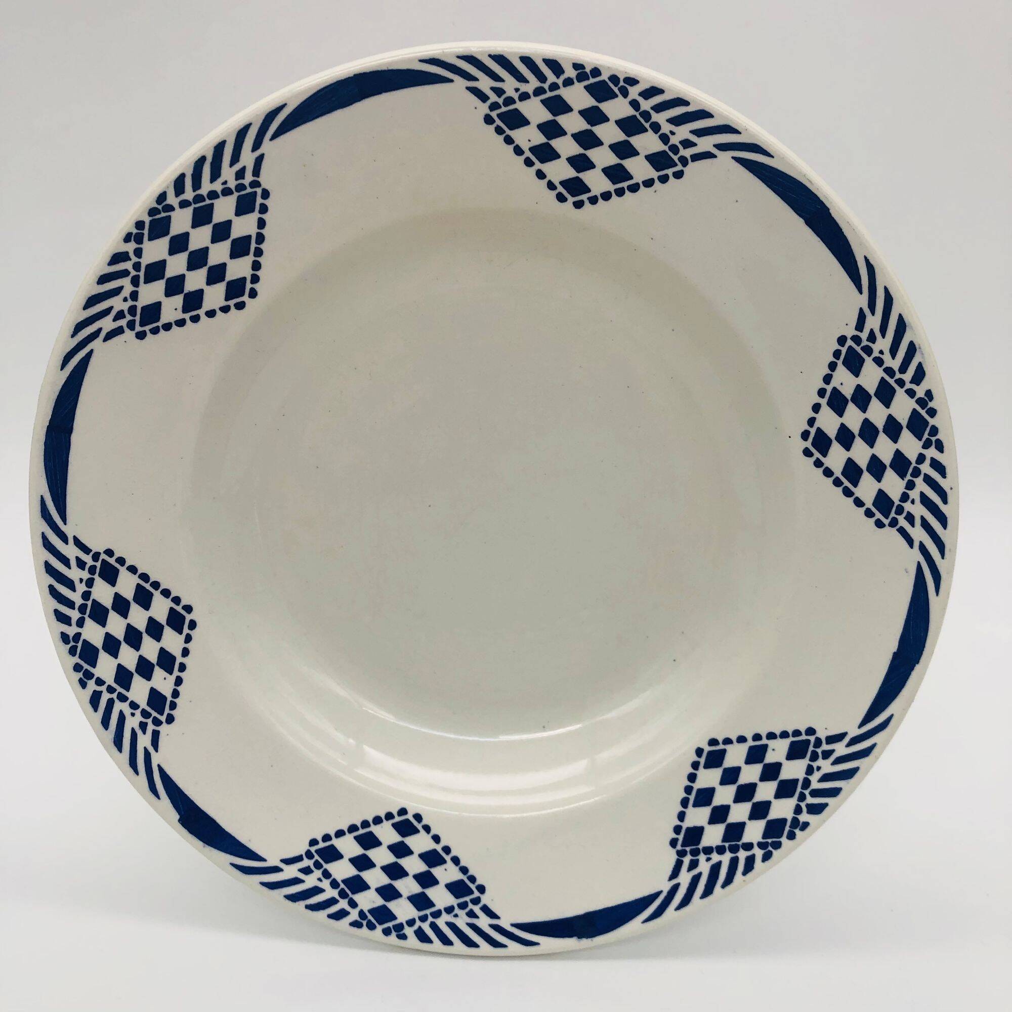Set of 6 mismatched deep plates.
