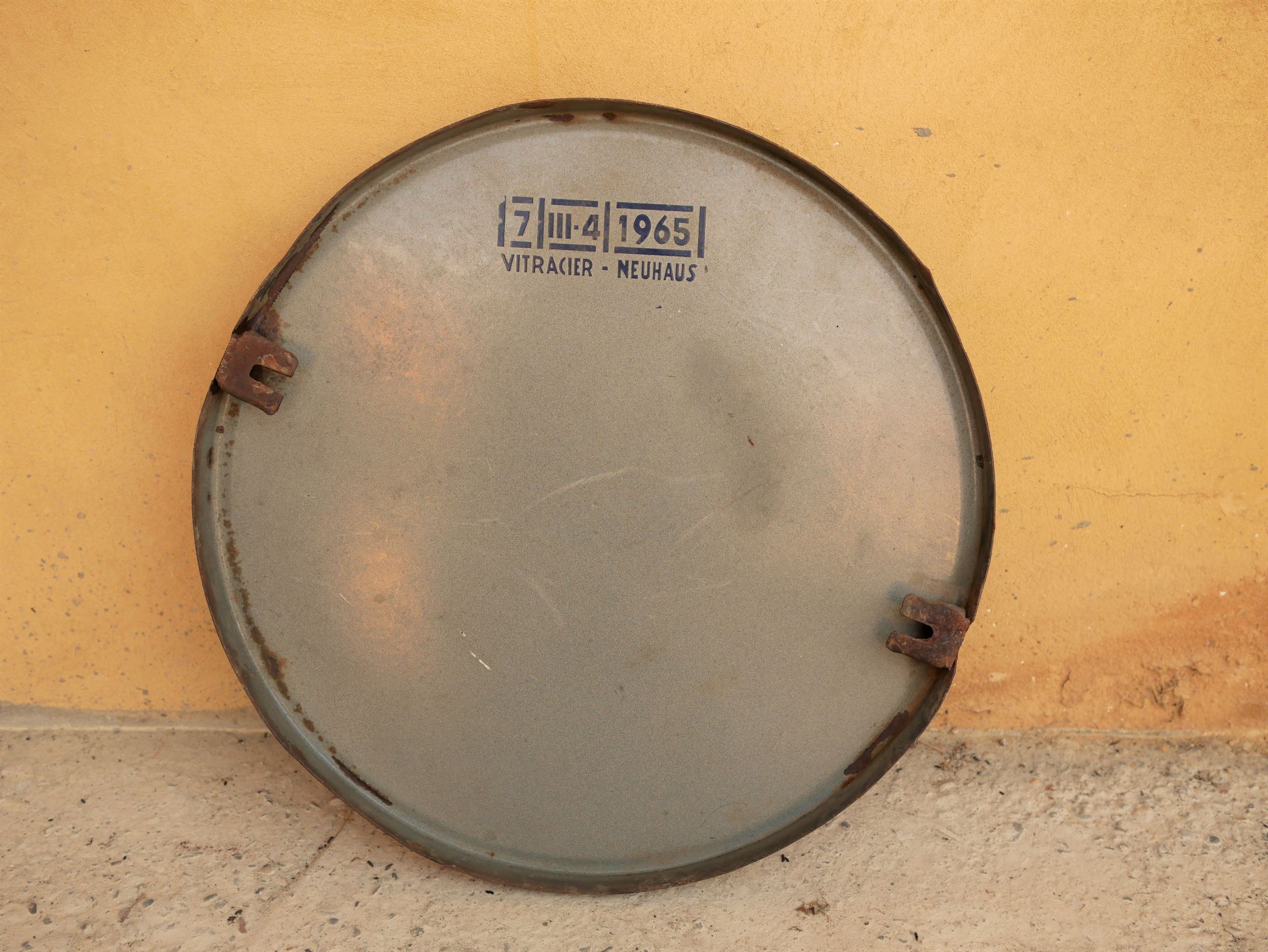 Enamelled plate Vintage panel "no turning left"