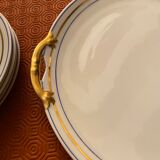 12 assiettes a dessert et 1 plat