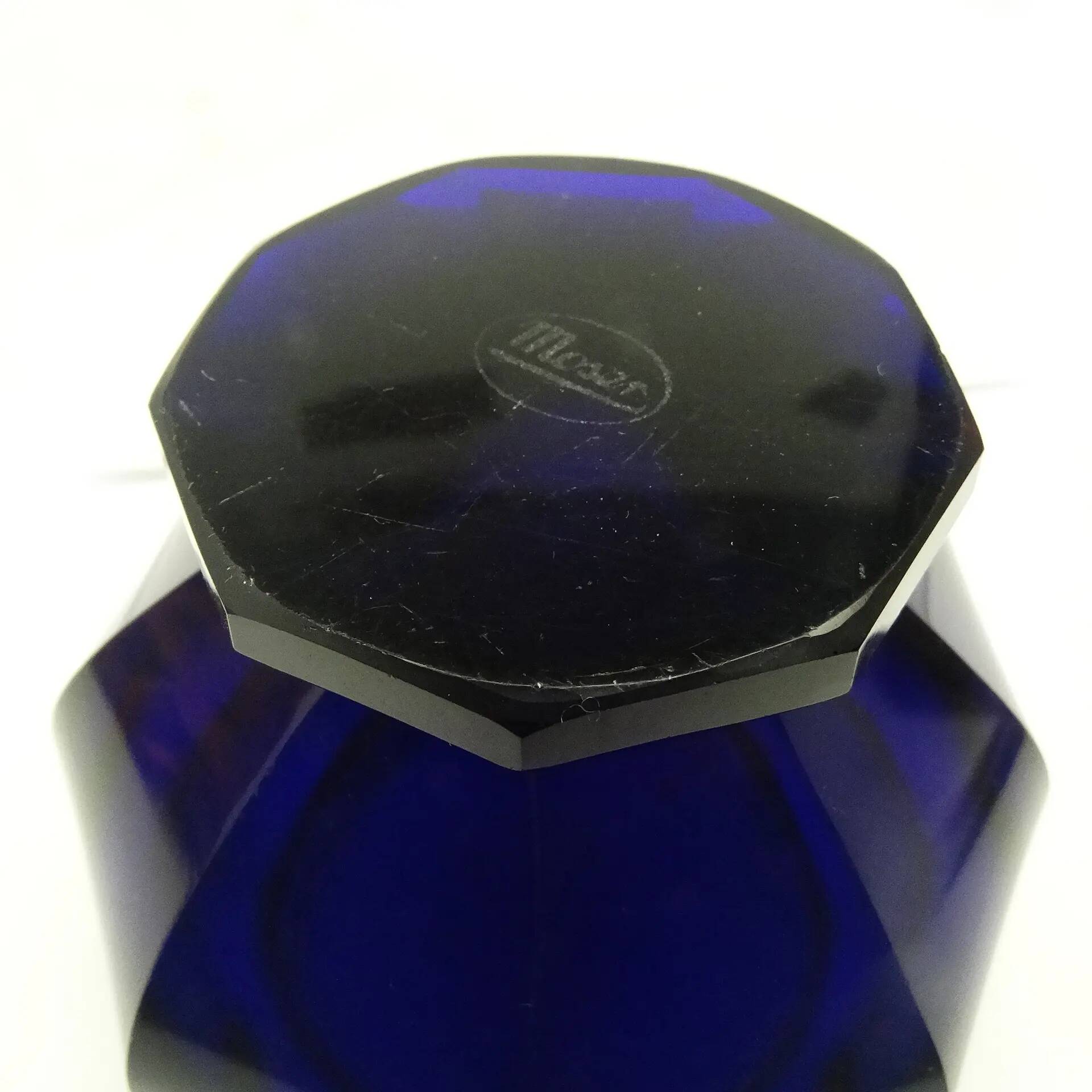 Vase Biedermeier, verre cobalt, République tchèque, 19e siècle