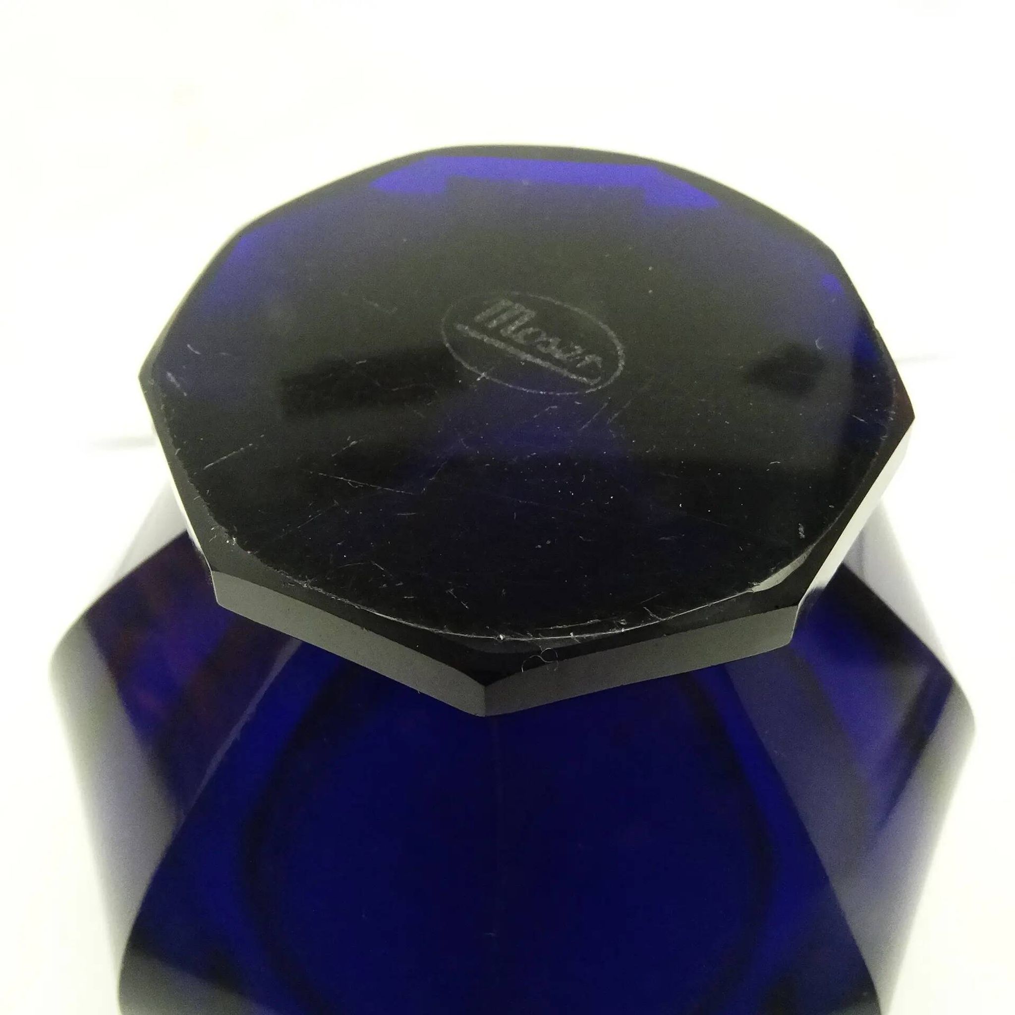 Vase Biedermeier, verre cobalt, République tchèque, 19e siècle