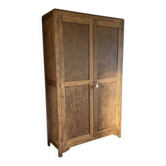 Armoire parisienne