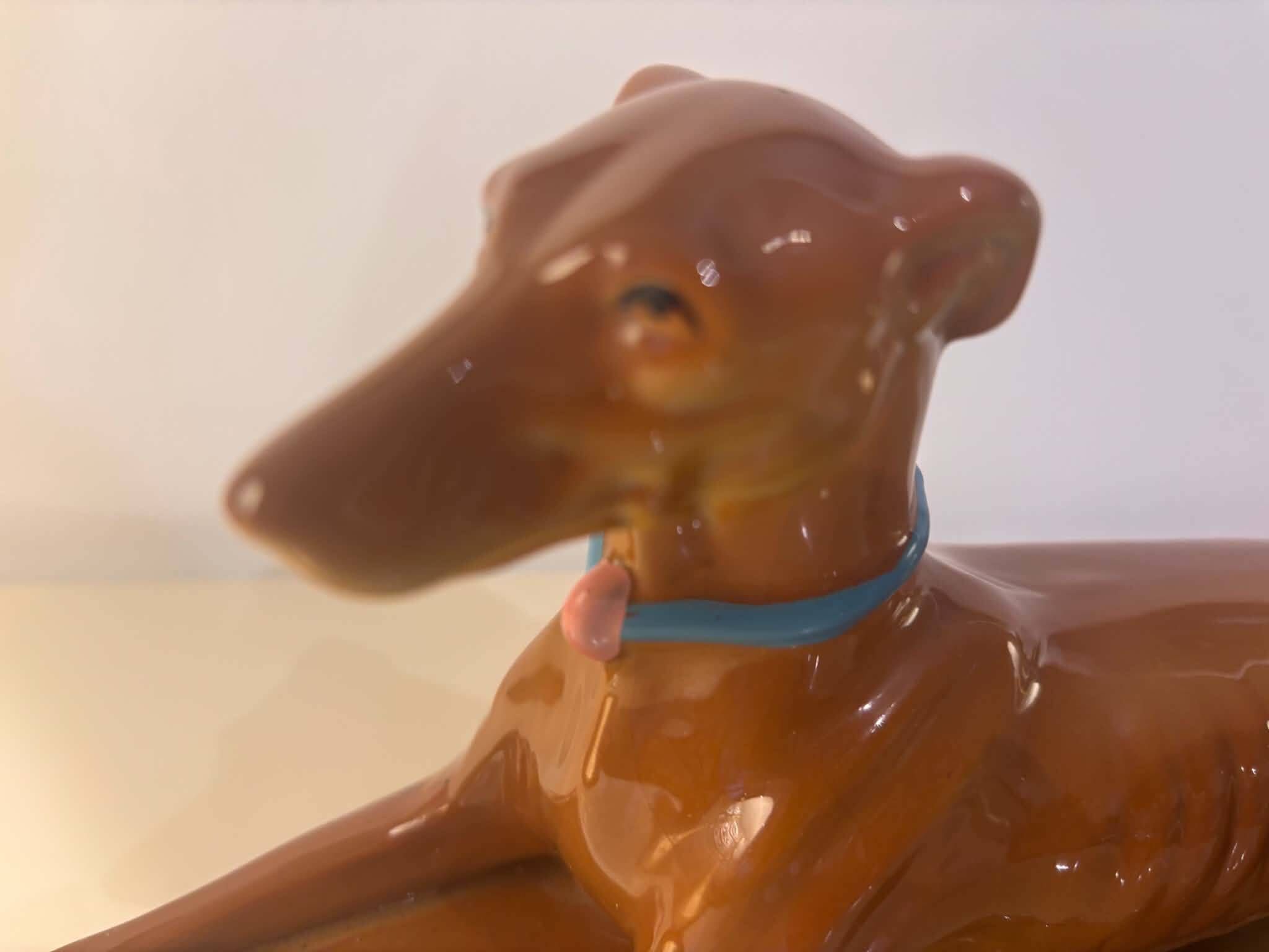 Figurine lévrier