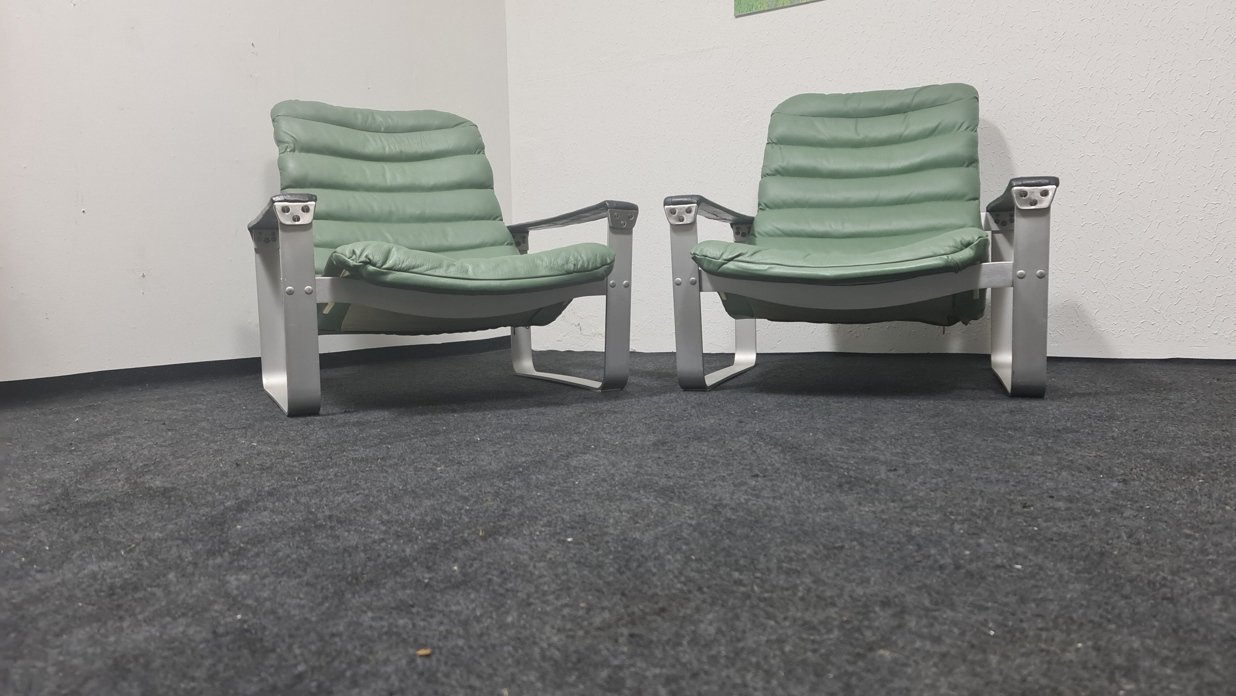 Paire de fauteuils pulkka vintage et ottoman par Ilmari Lappalainen pour Asko Finlande