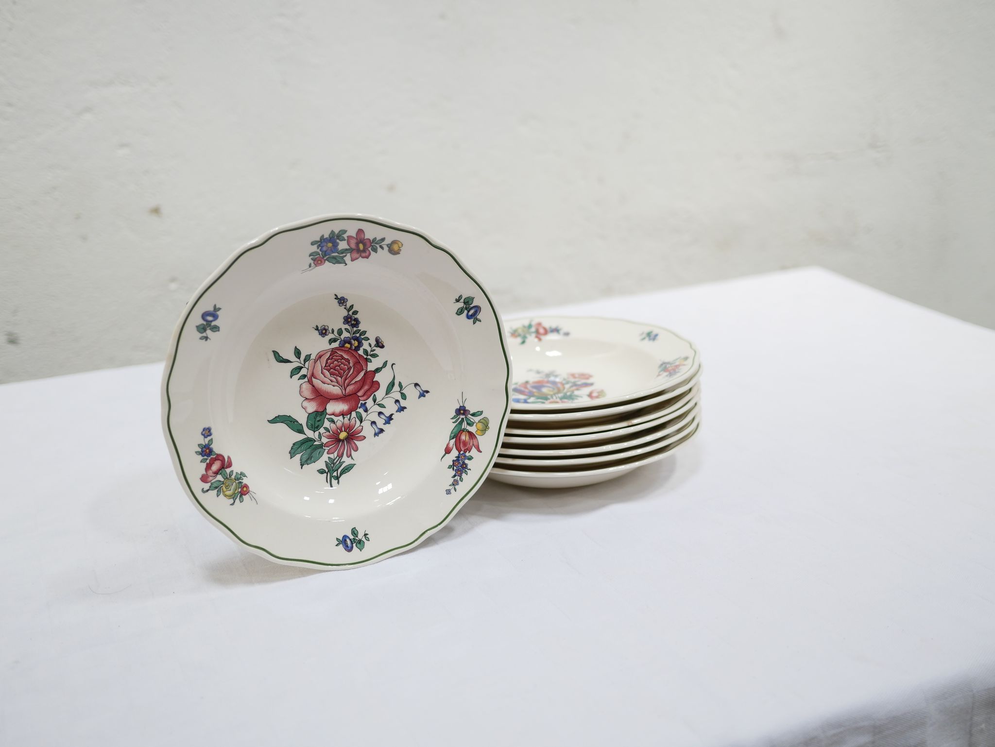 Series of 8 vintage hollow plates edited by Villeroy and Boch