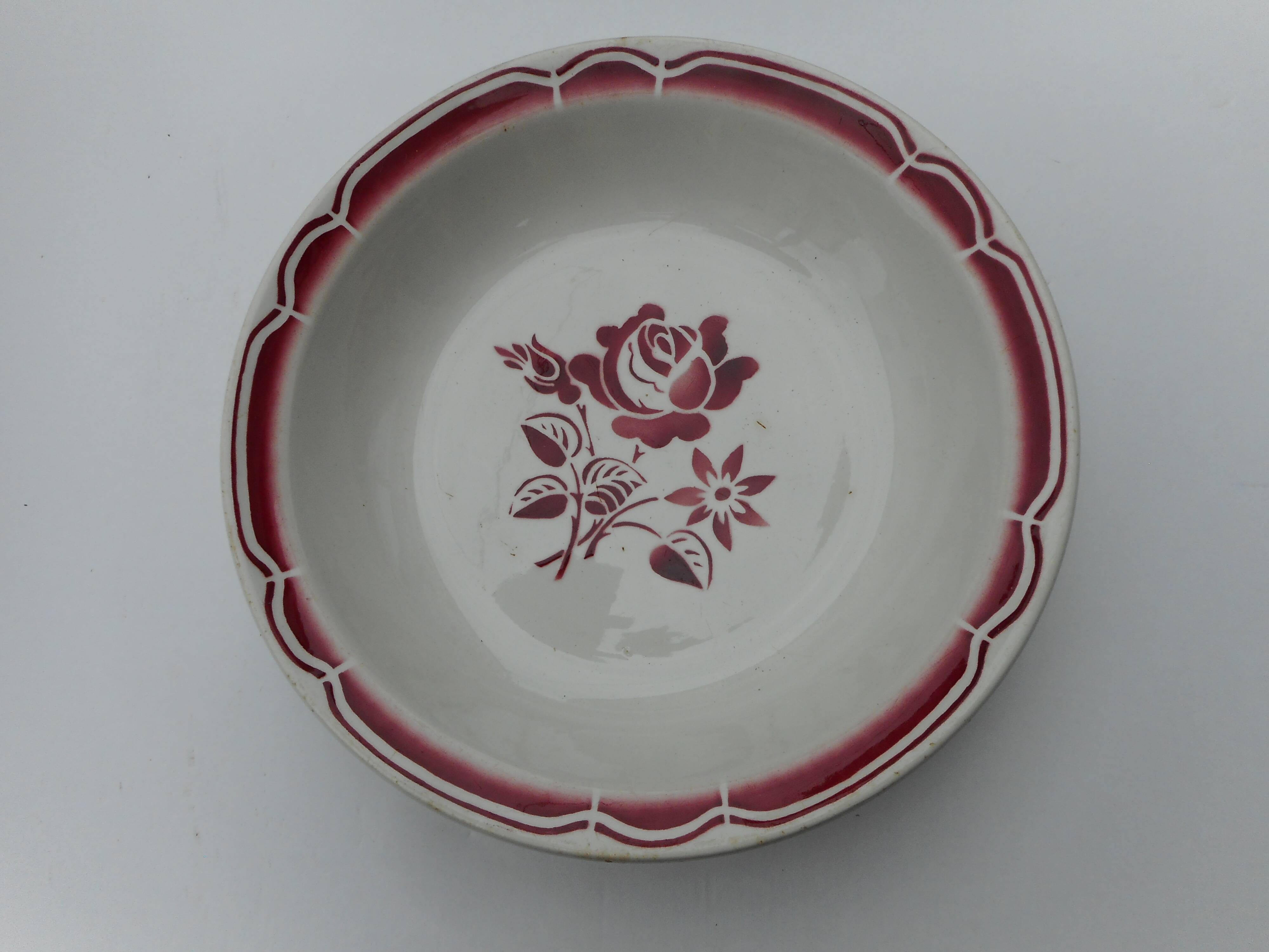 Hollow dish, round, floral decoration