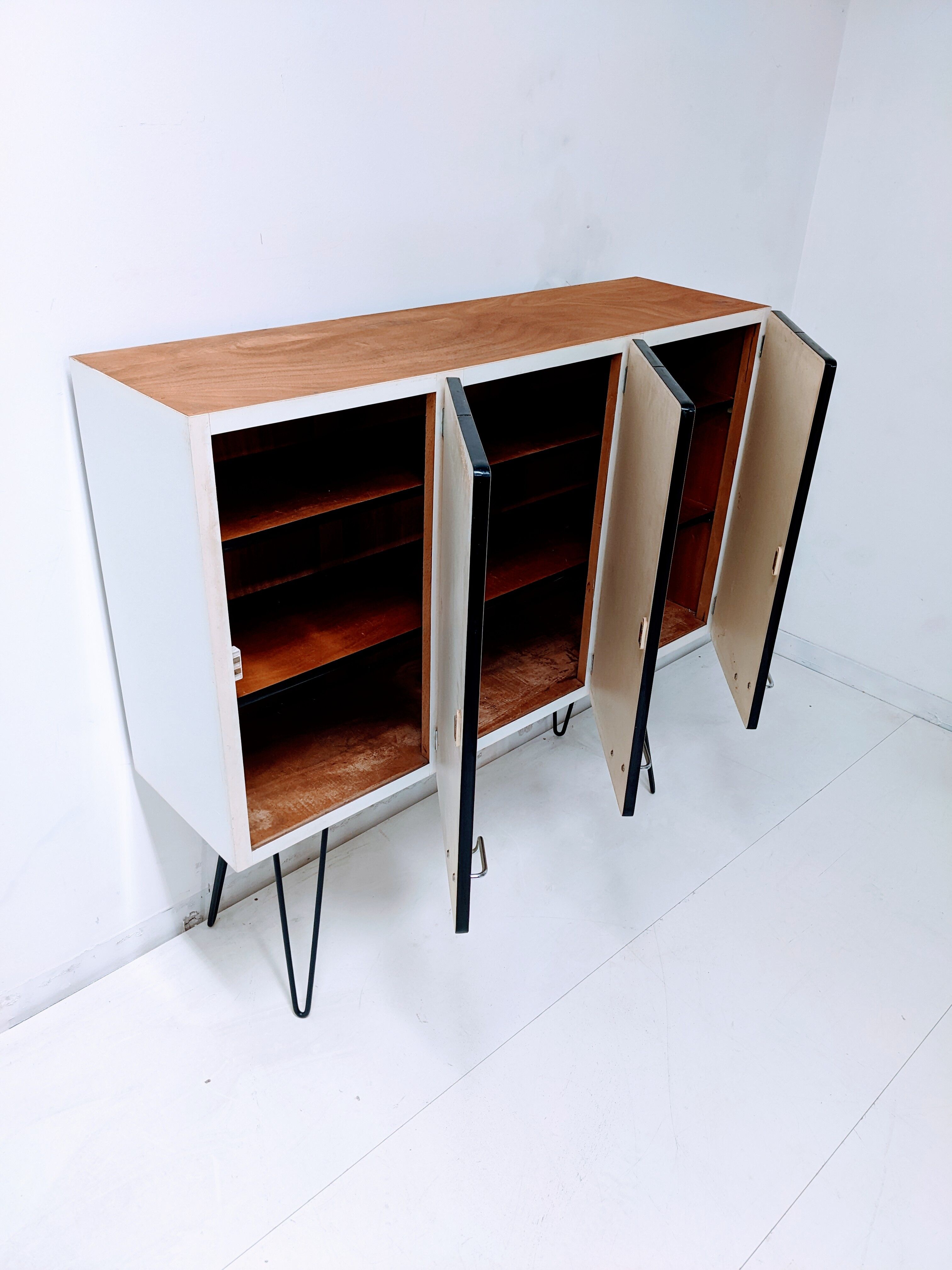 Buffet in formica and wood