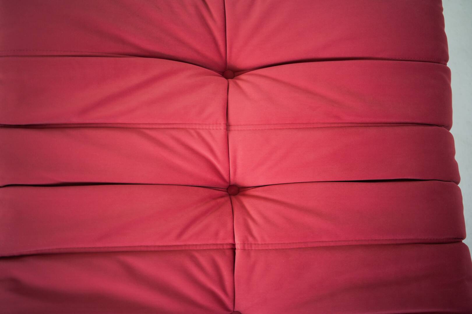 Togo set of chair and pouf in raspberry velvet