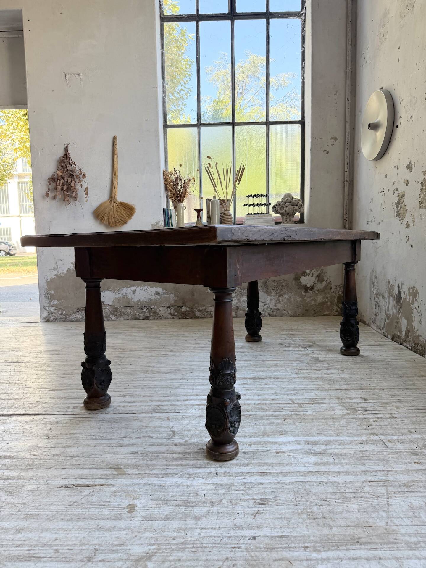19th-century castle table, carved solid oak, 190cm.