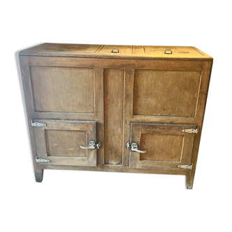 Frigo ancien en bois